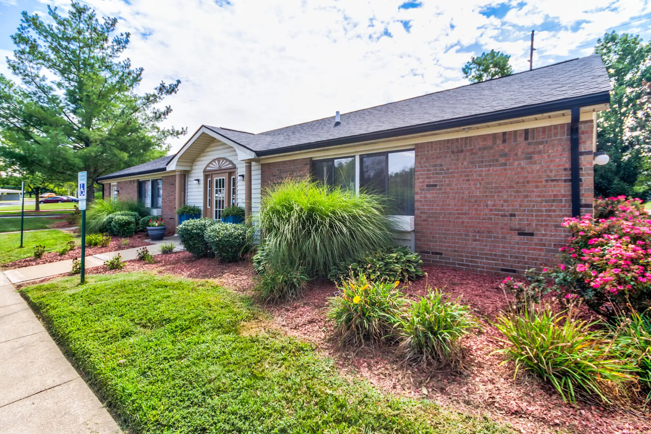 Saddlebrook Apartments Henderson, KY 42420