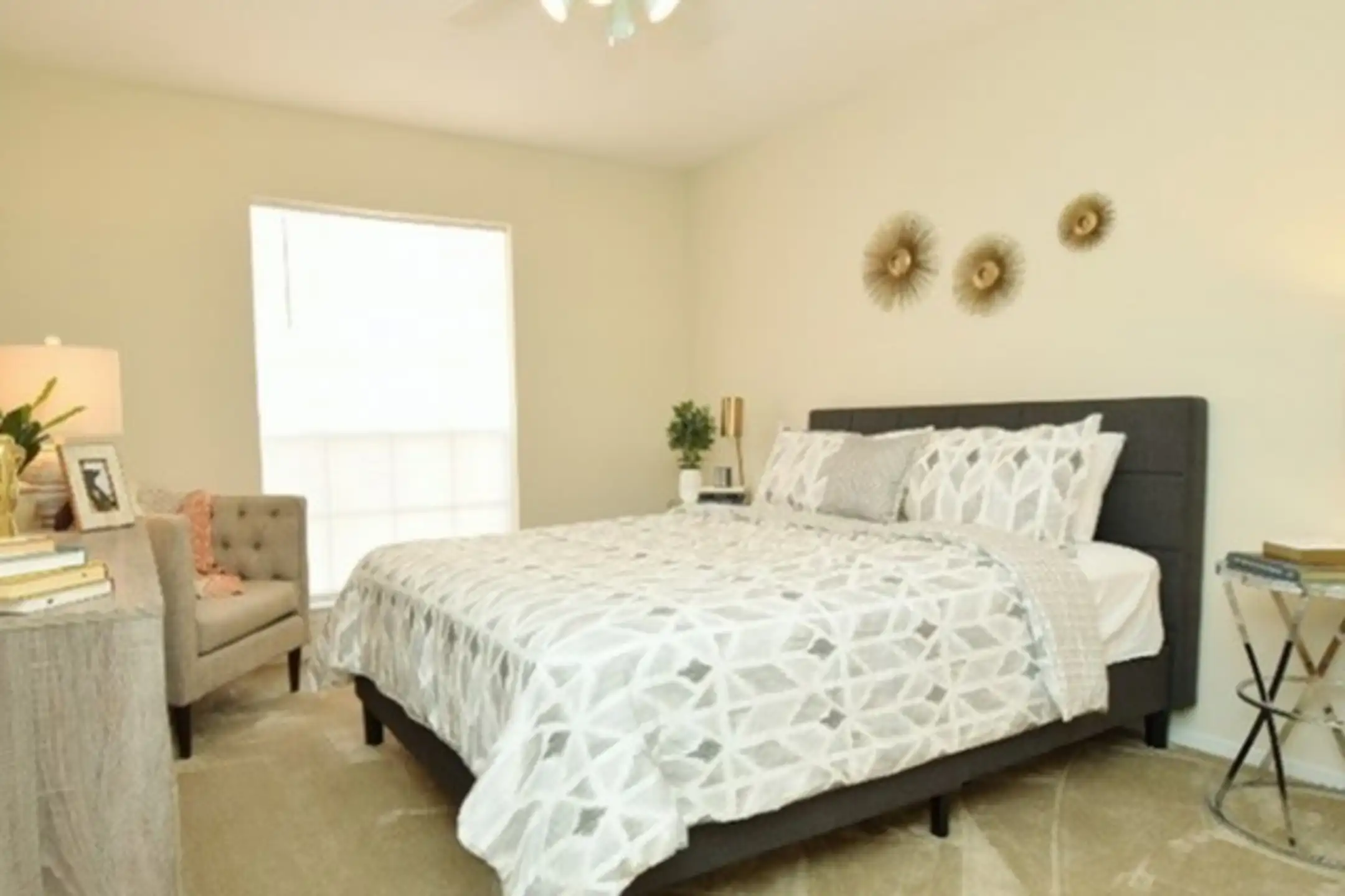 Chateaux Dijon Apartments 4155 Essen Ln Baton Rouge, LA Apartments