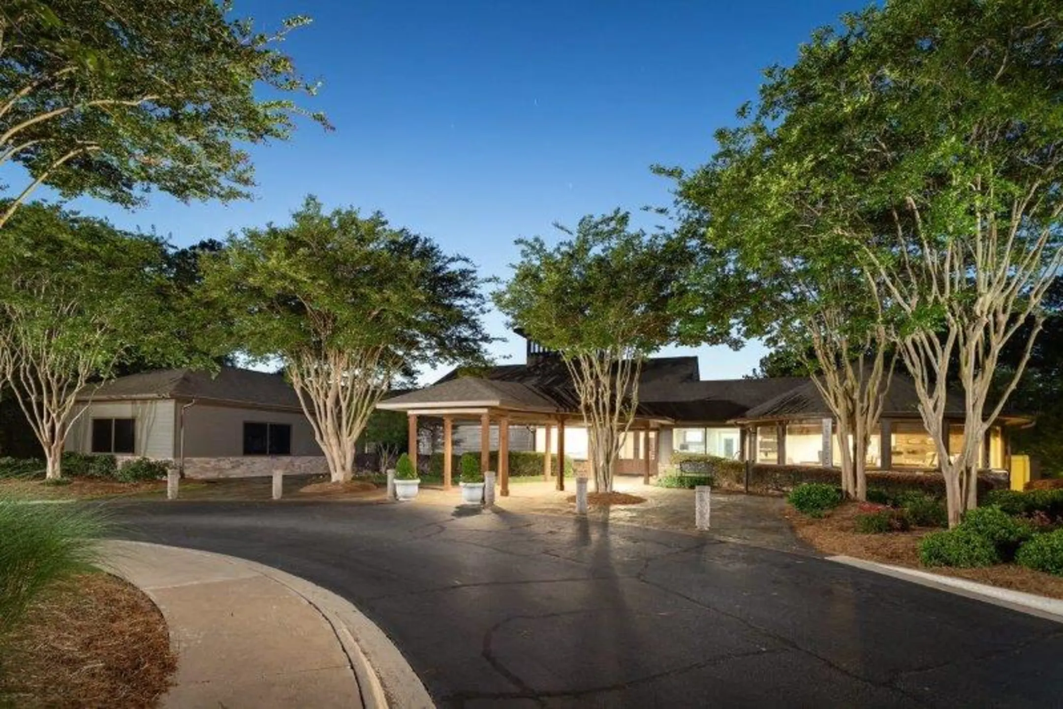 Midland Falls Apartments Columbus, GA 31907