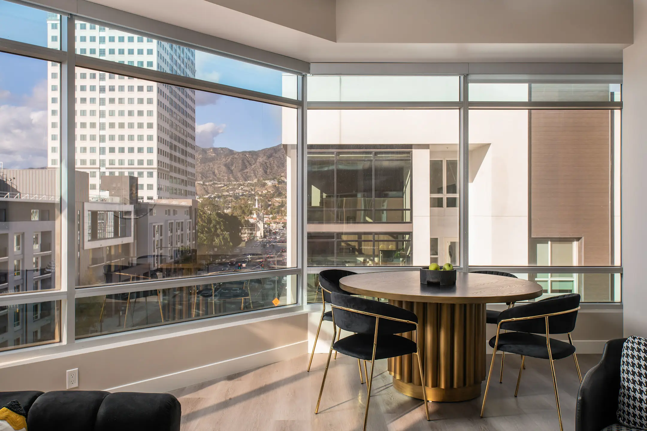 Arista Glendale - Glendale, CA