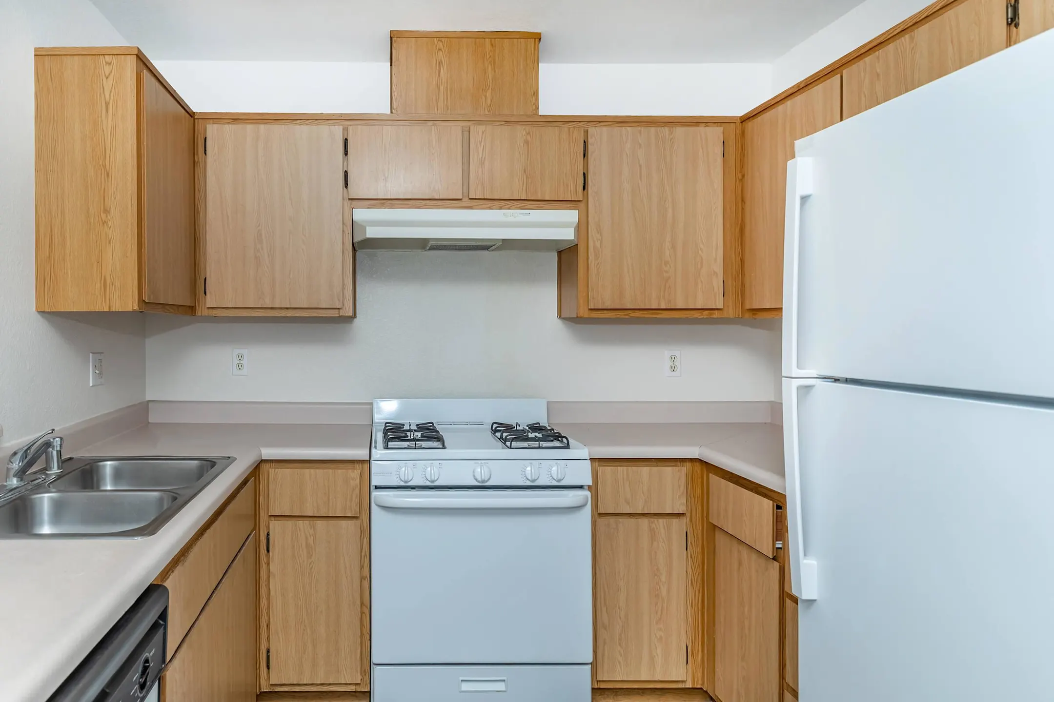 CEDARBROOK APARTMENTS 1850 Rodgers Rd Hanford, CA Apartments for