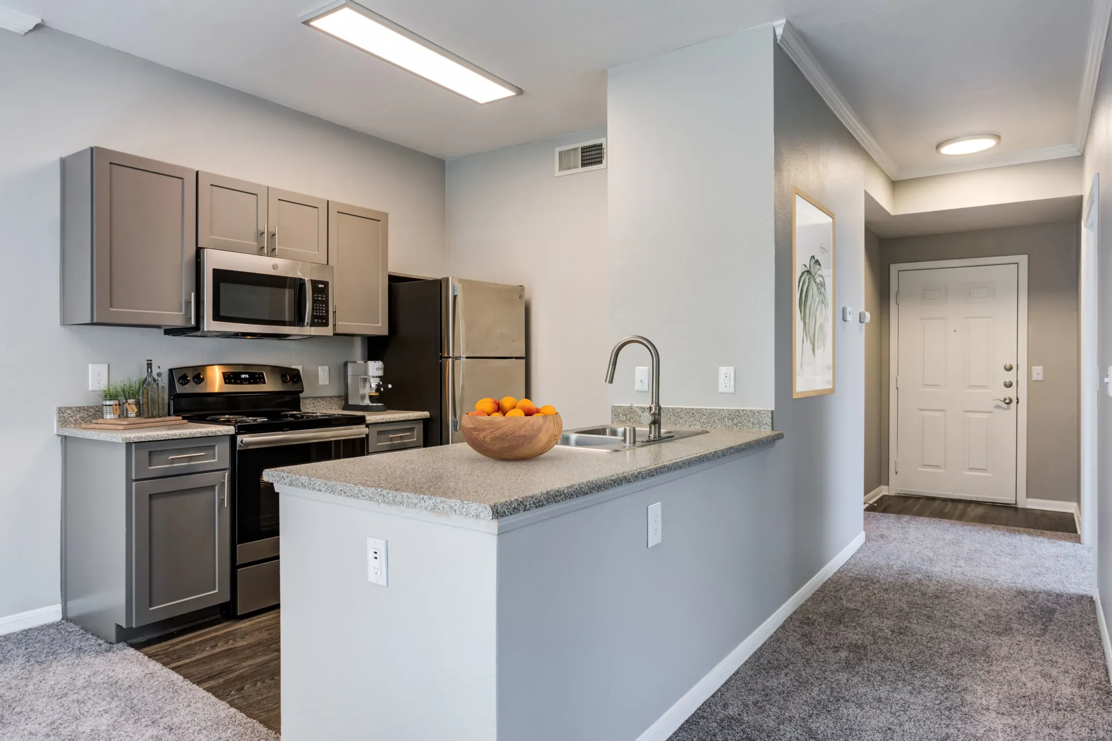 Kitchen - Miramonte and Trovas Apartments - Sacramento, CA