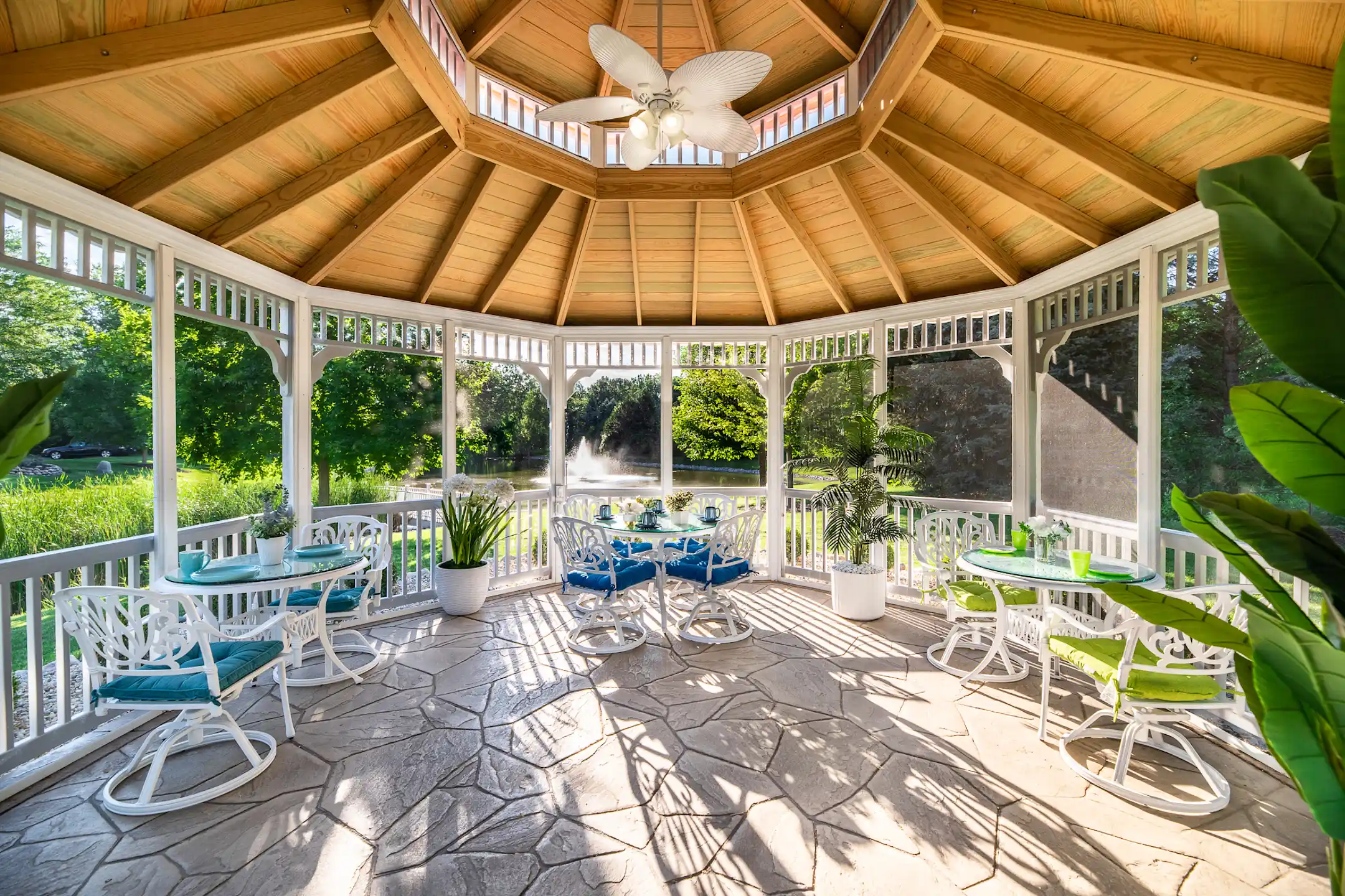 Canterbury Crossing Luxury Apartment Homes Apartments Pewaukee, WI 53072