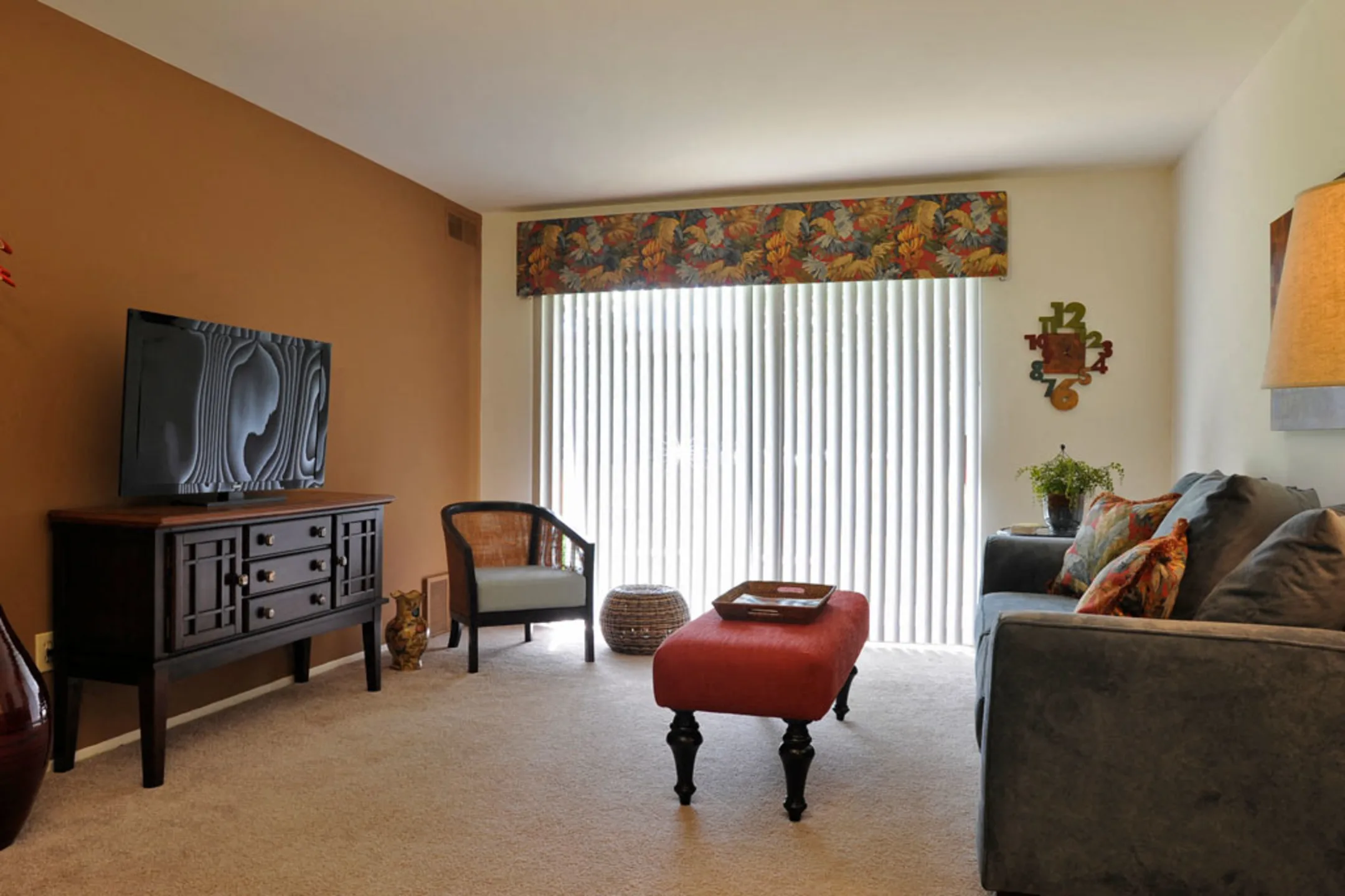 Fox Pointe Apartments 4700 7th St East Moline, IL Apartments for