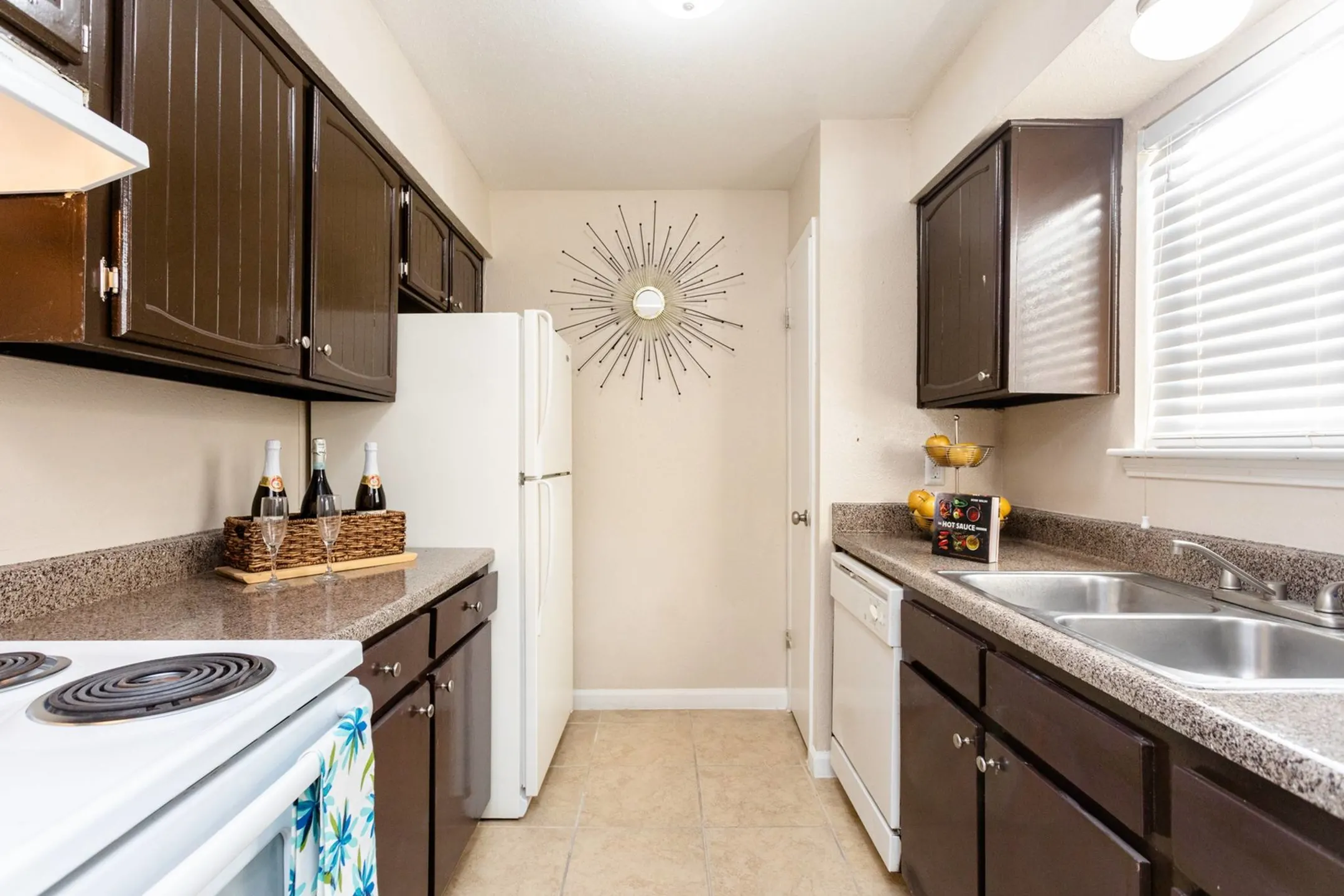Kitchen - Alora Apartment Homes - Houston, TX