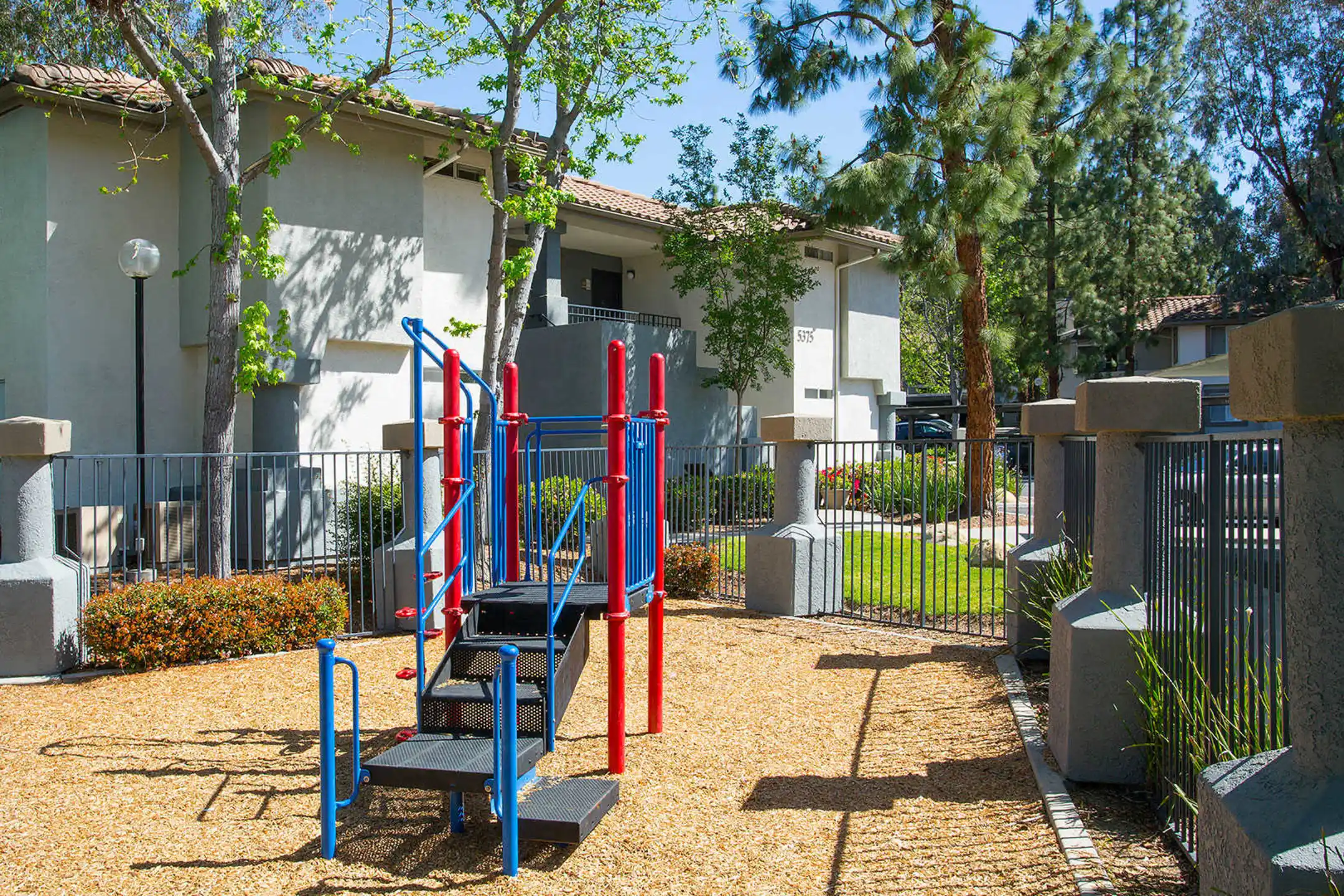 Oak Park Apartment Homes 5325 Oak Park Ln Oak Park, CA Apartments