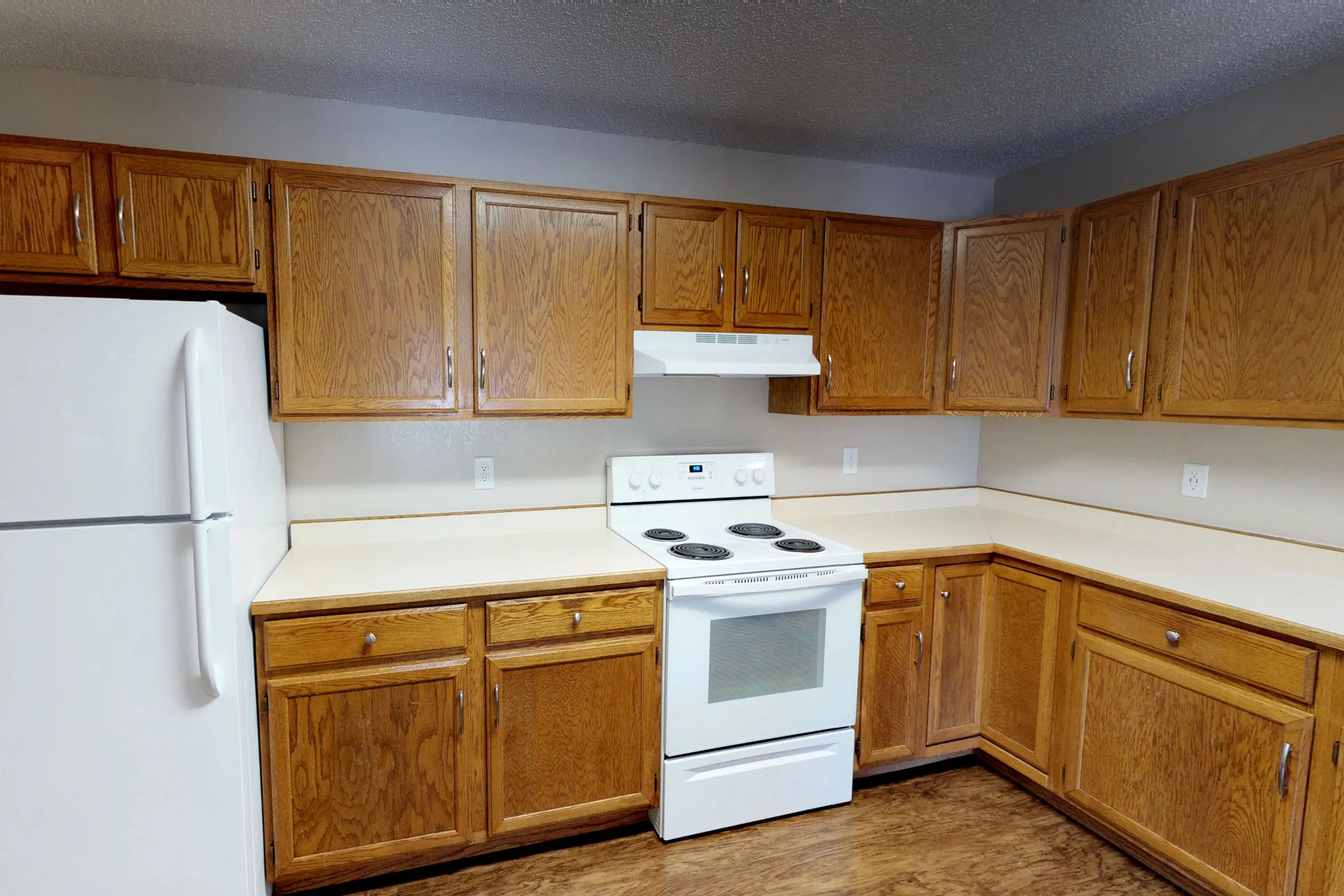 Kitchen - Oakwood Estates - Sioux Falls, SD