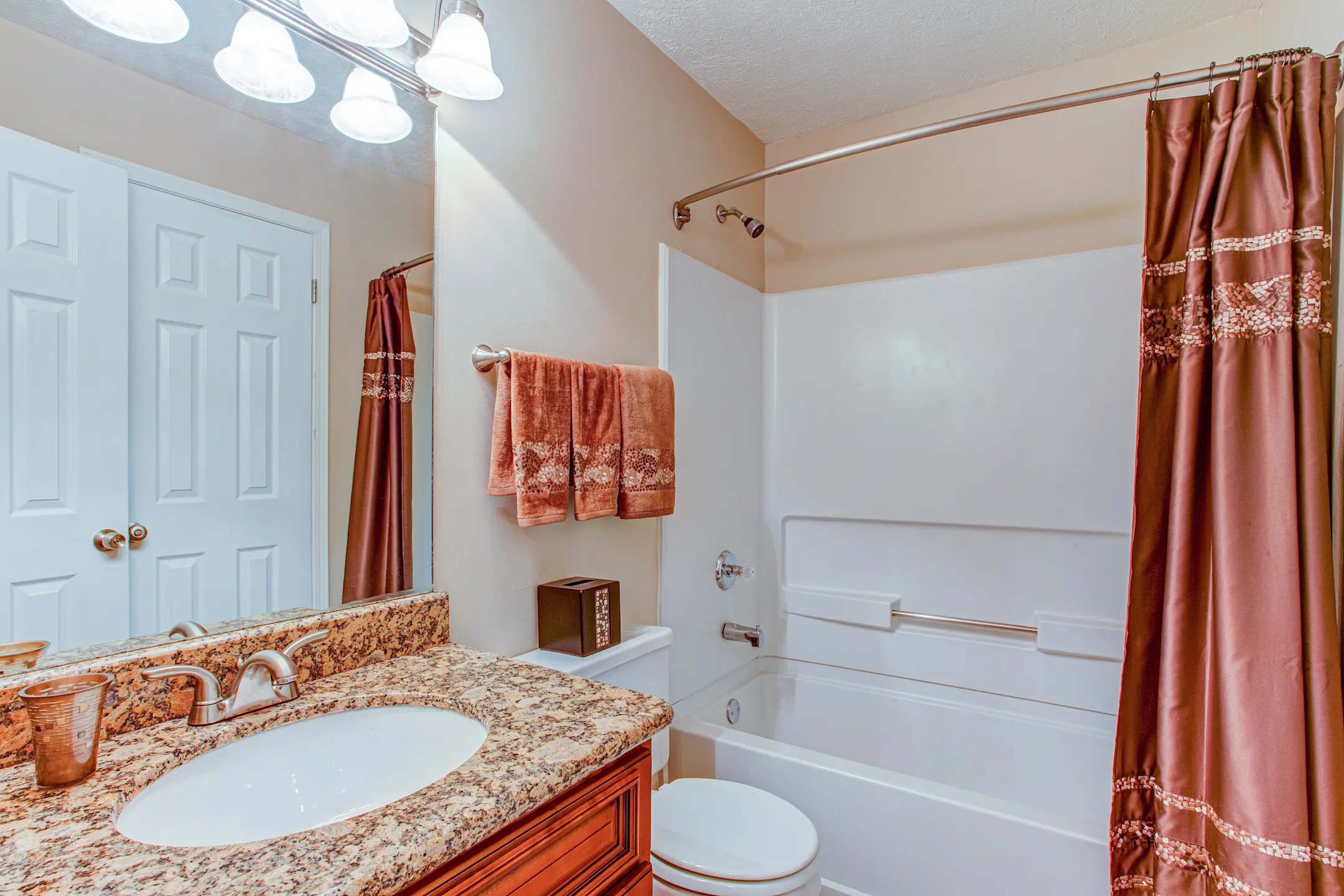 Polo Club Apartments Strongsville, OH 44136