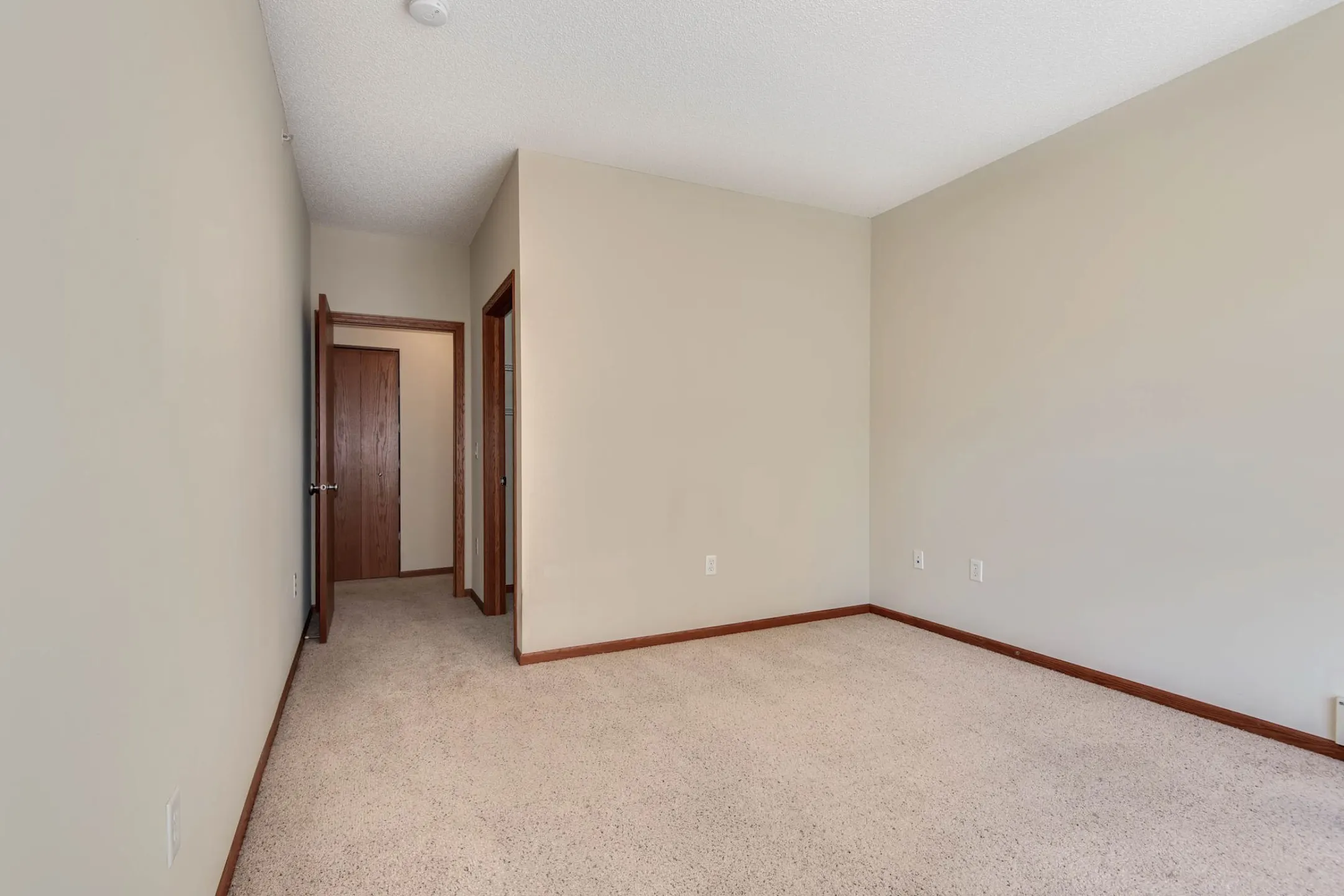Oaks Hiawatha Station Apartments Minneapolis, MN 55406