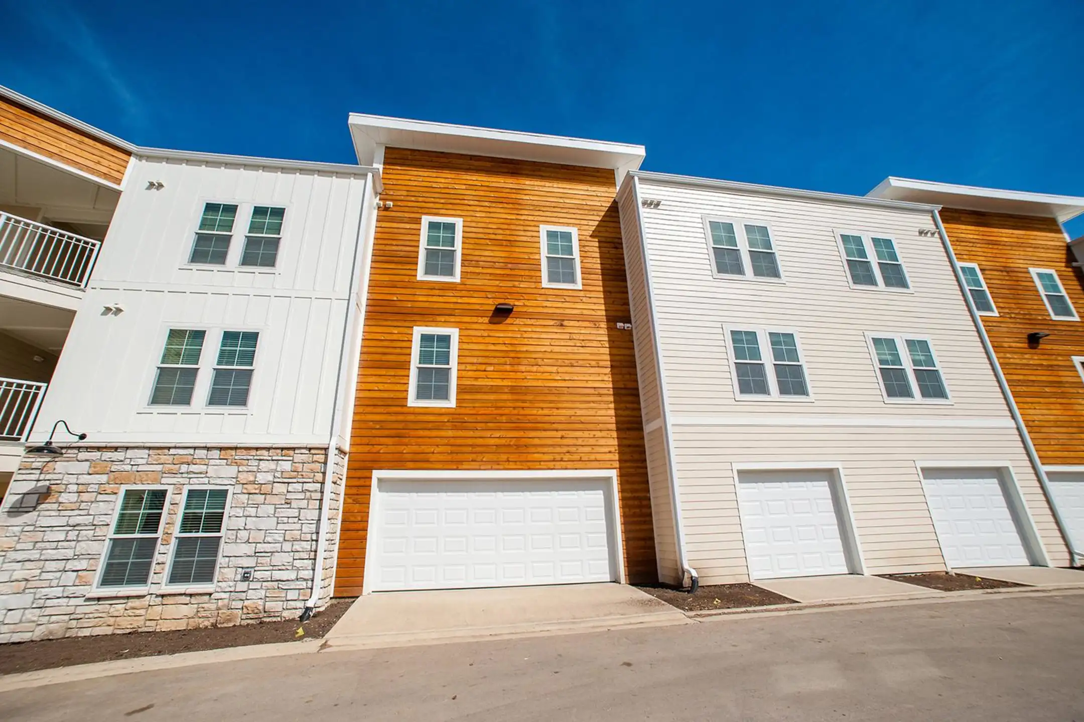 Bauer Farms Apartments & Townhomes Apartments Lawrence, KS 66049