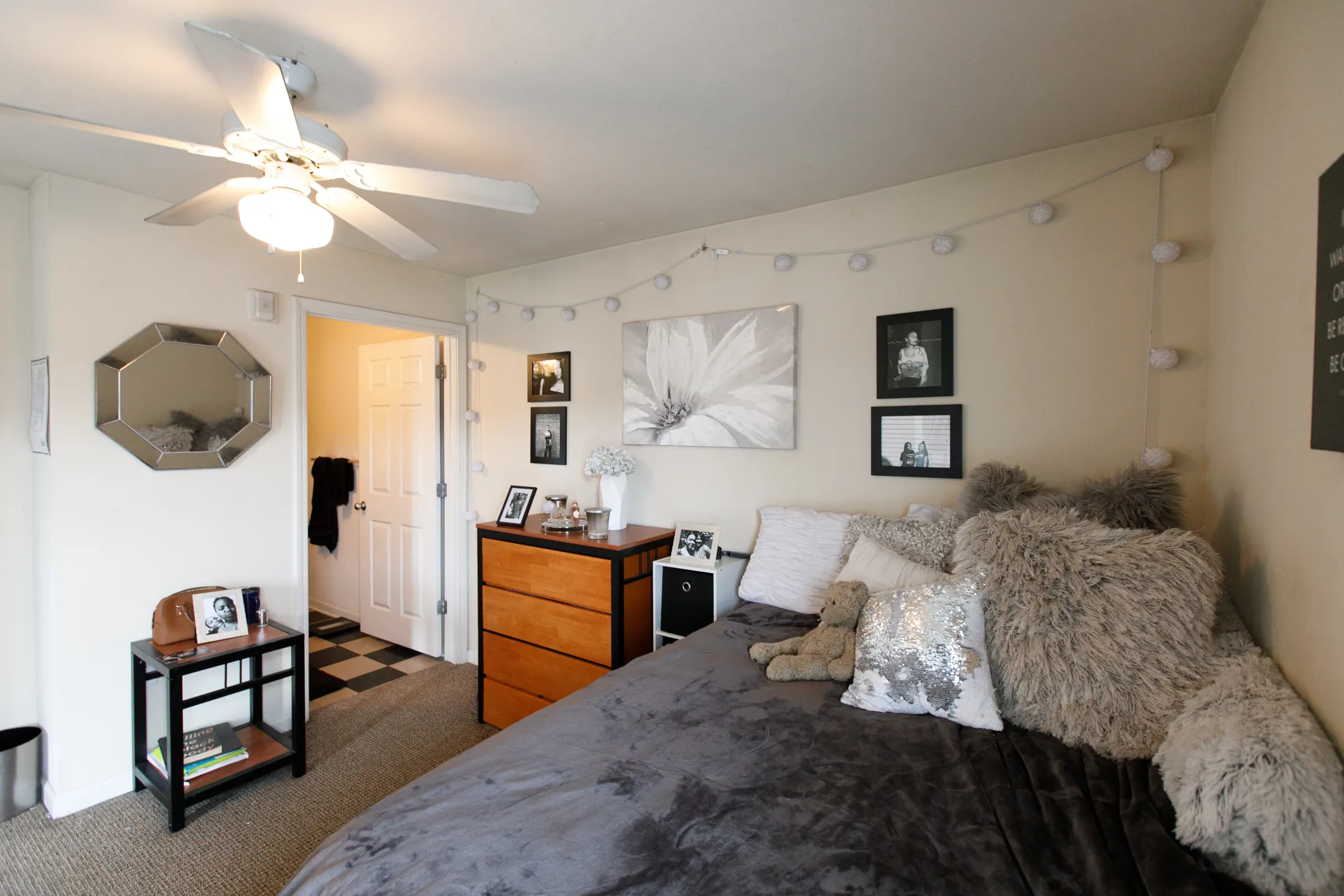 Eagles Landing Apartments - Charlottesville, VA 22903