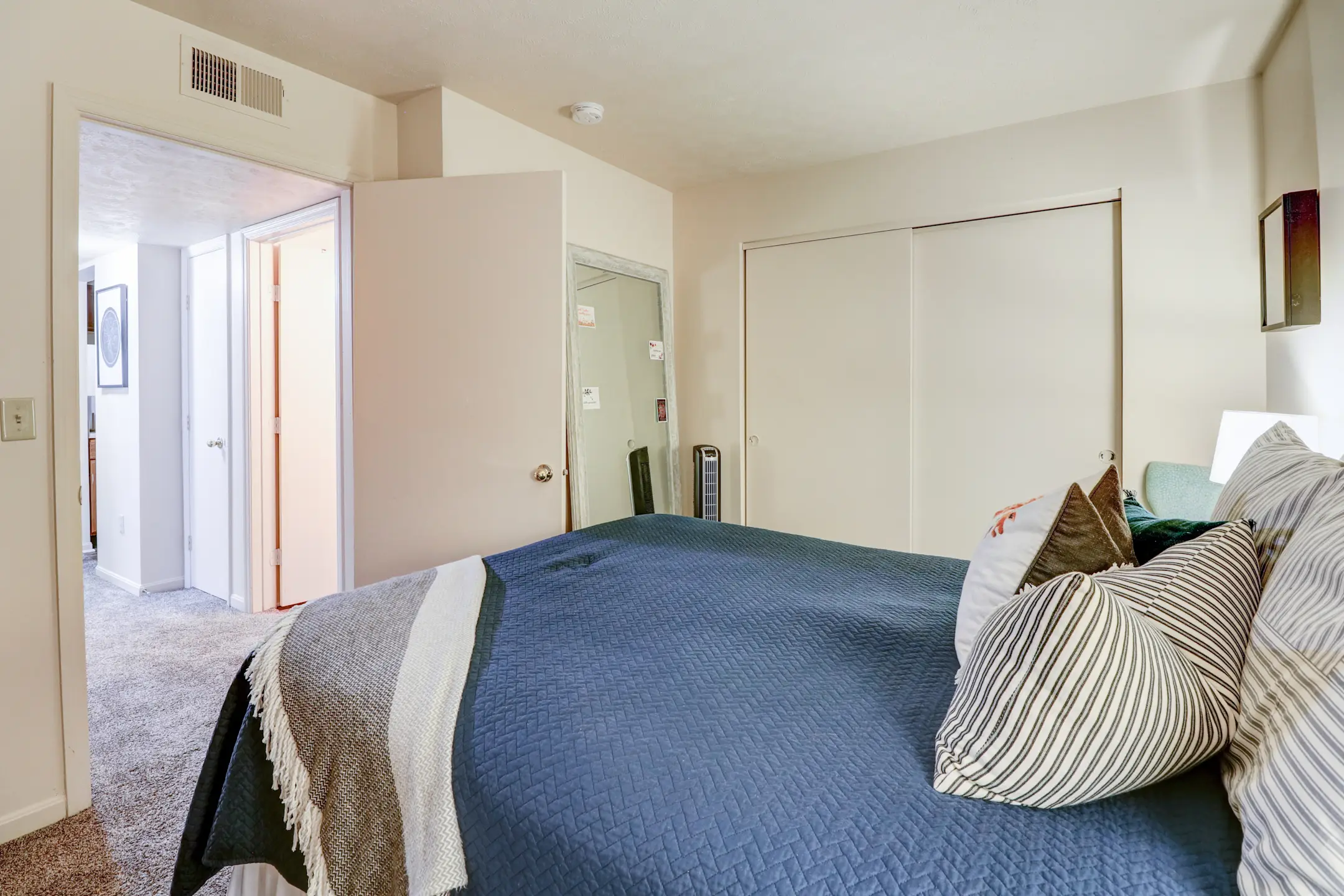 Bedroom - Vann Park Apartment Homes - Evansville, IN