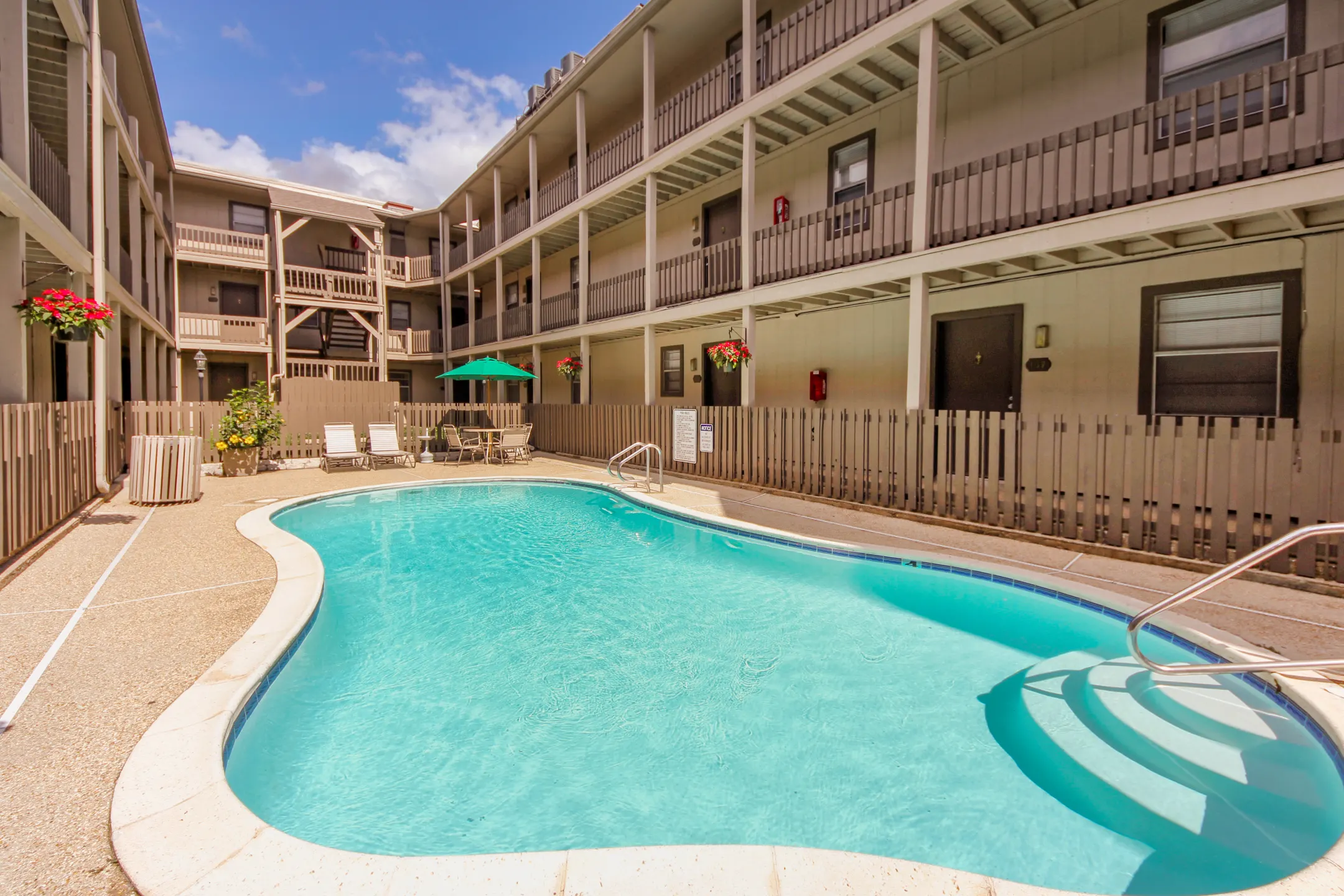 Covington Square Apartment Homes 4828 Zenith St Metairie, LA