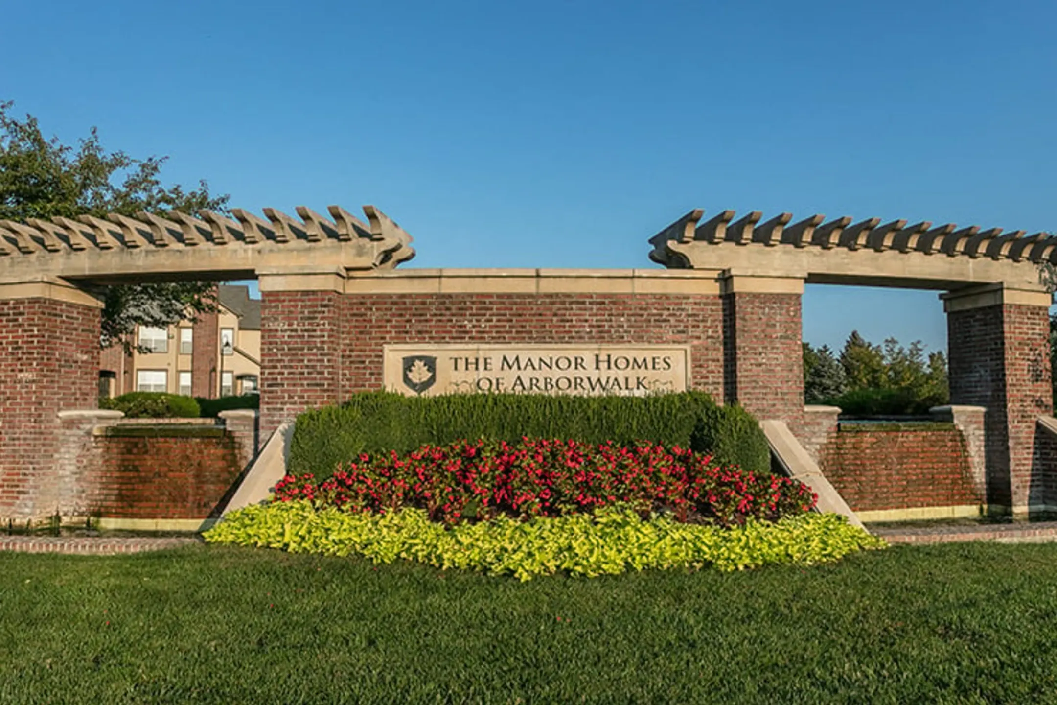 The Manor Homes of Arborwalk Apartments - 1318 SW Manor Lake Dr | Lees ...