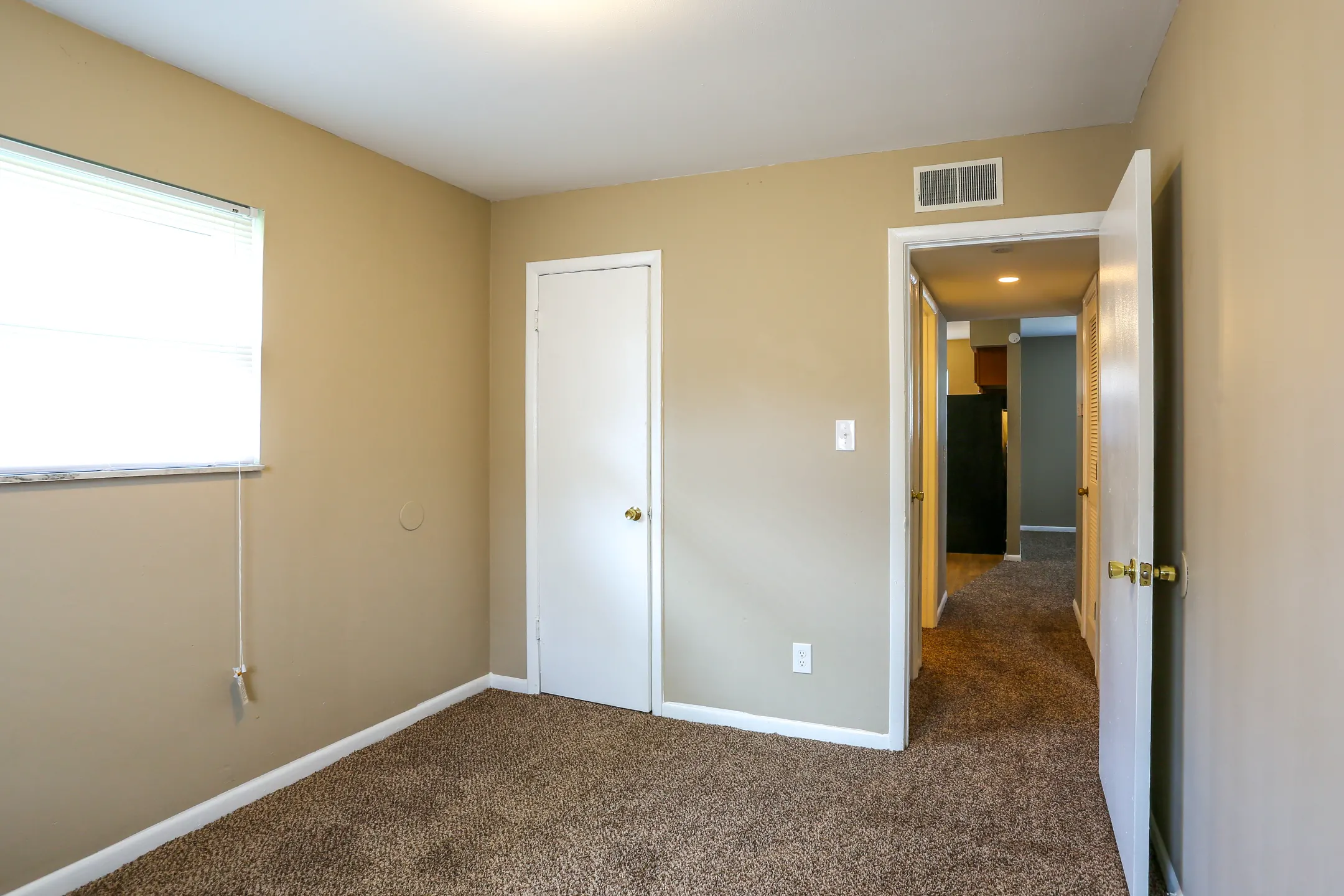 Bedroom - Crescent Valley Apartments - Evansville, IN
