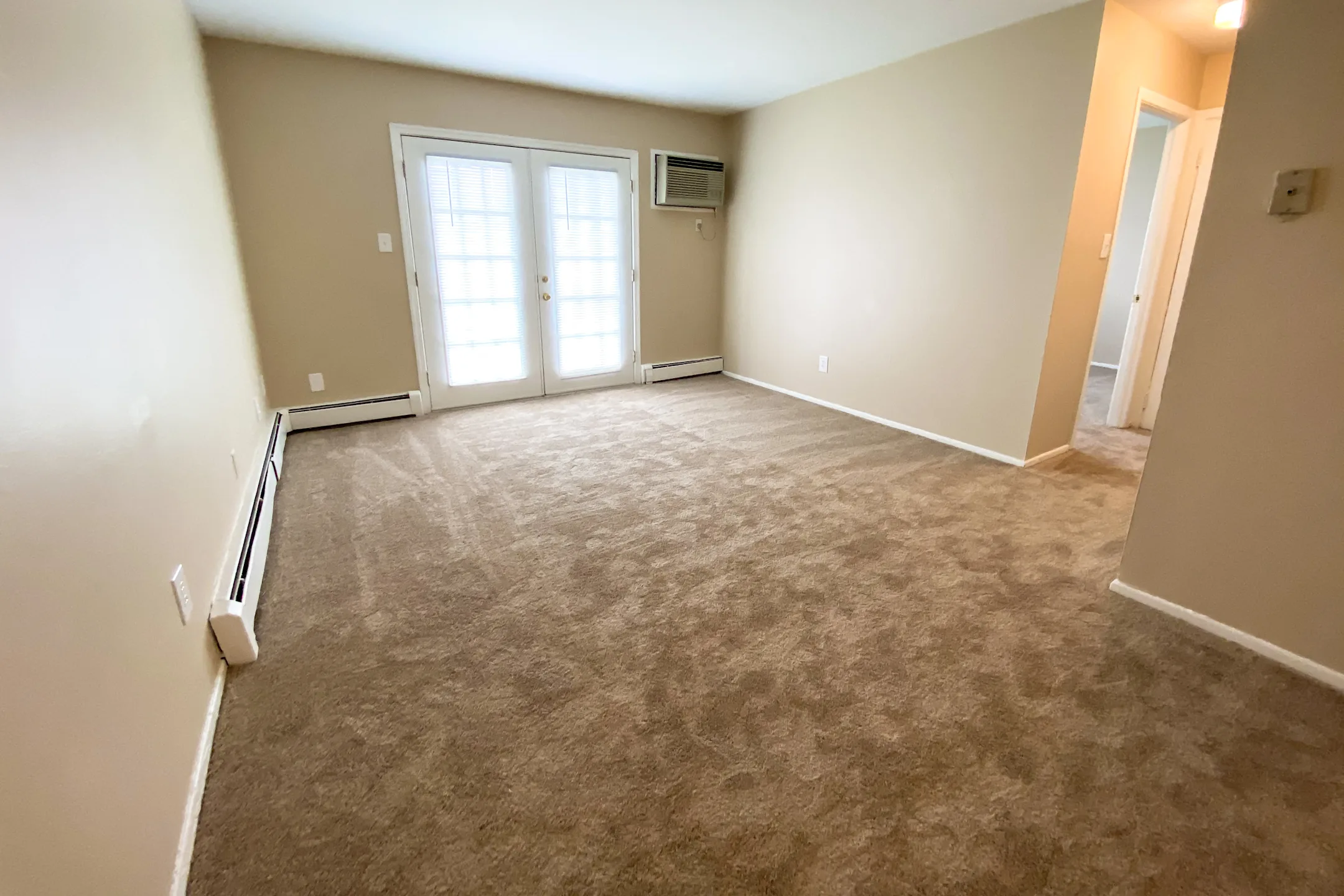 Evergreen Village Apartments 1100 Oakwood Dr Elyria, OH Apartments