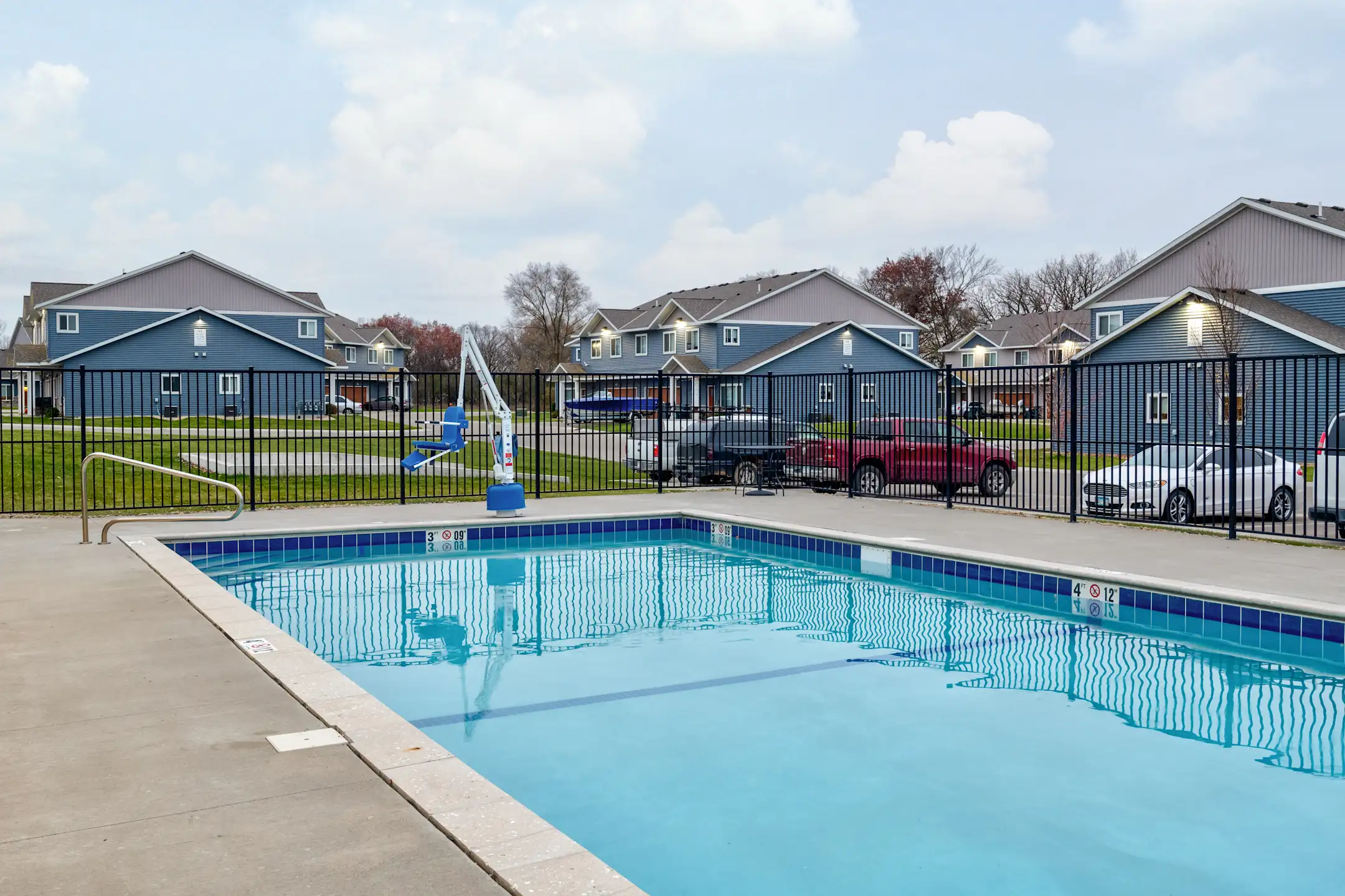 Falcon Heights Townhomes Apartments Rochester, MN 55904