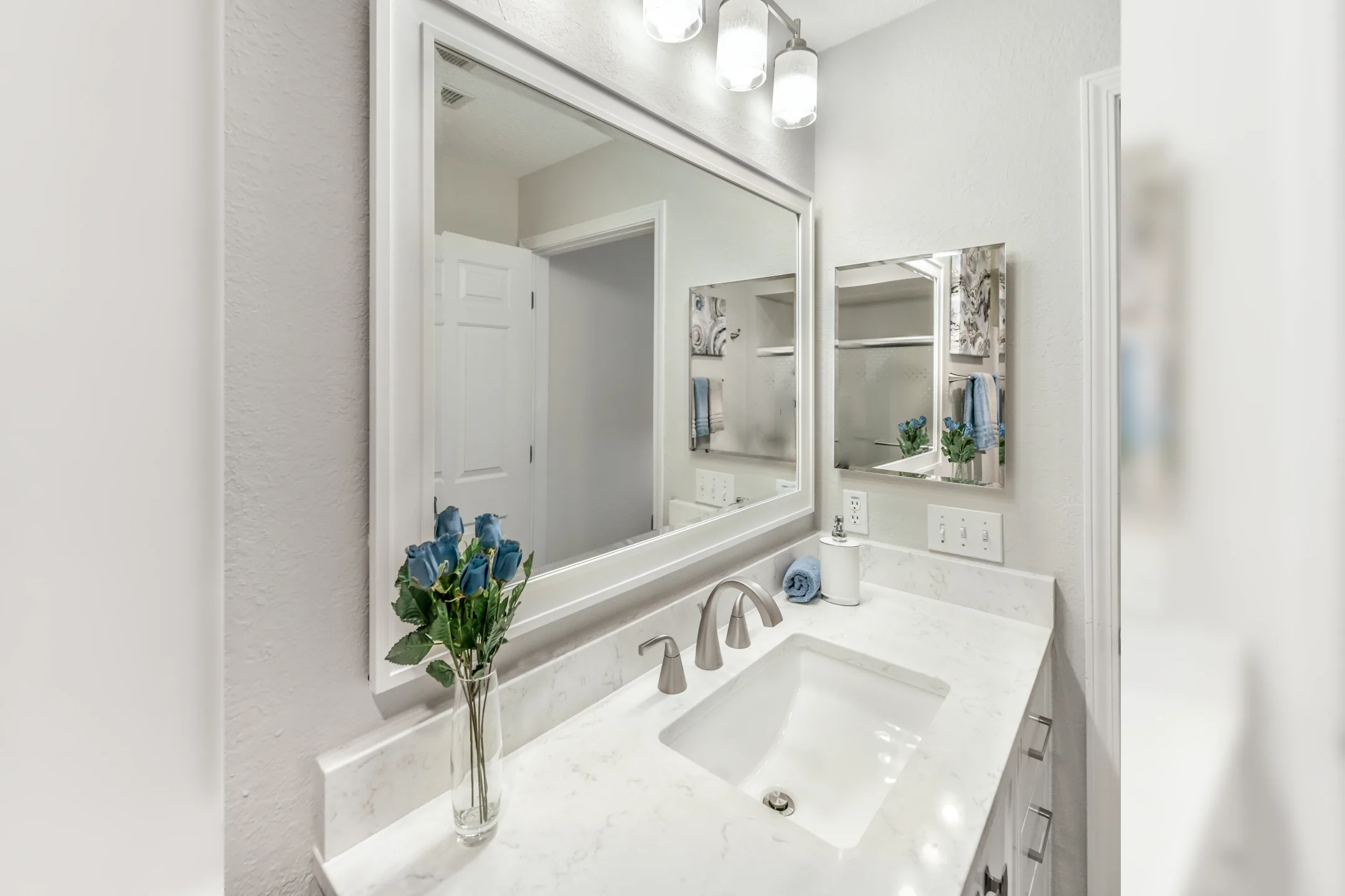 Canterbury Crossing Luxury Apartment Homes Apartments Pewaukee, WI 53072