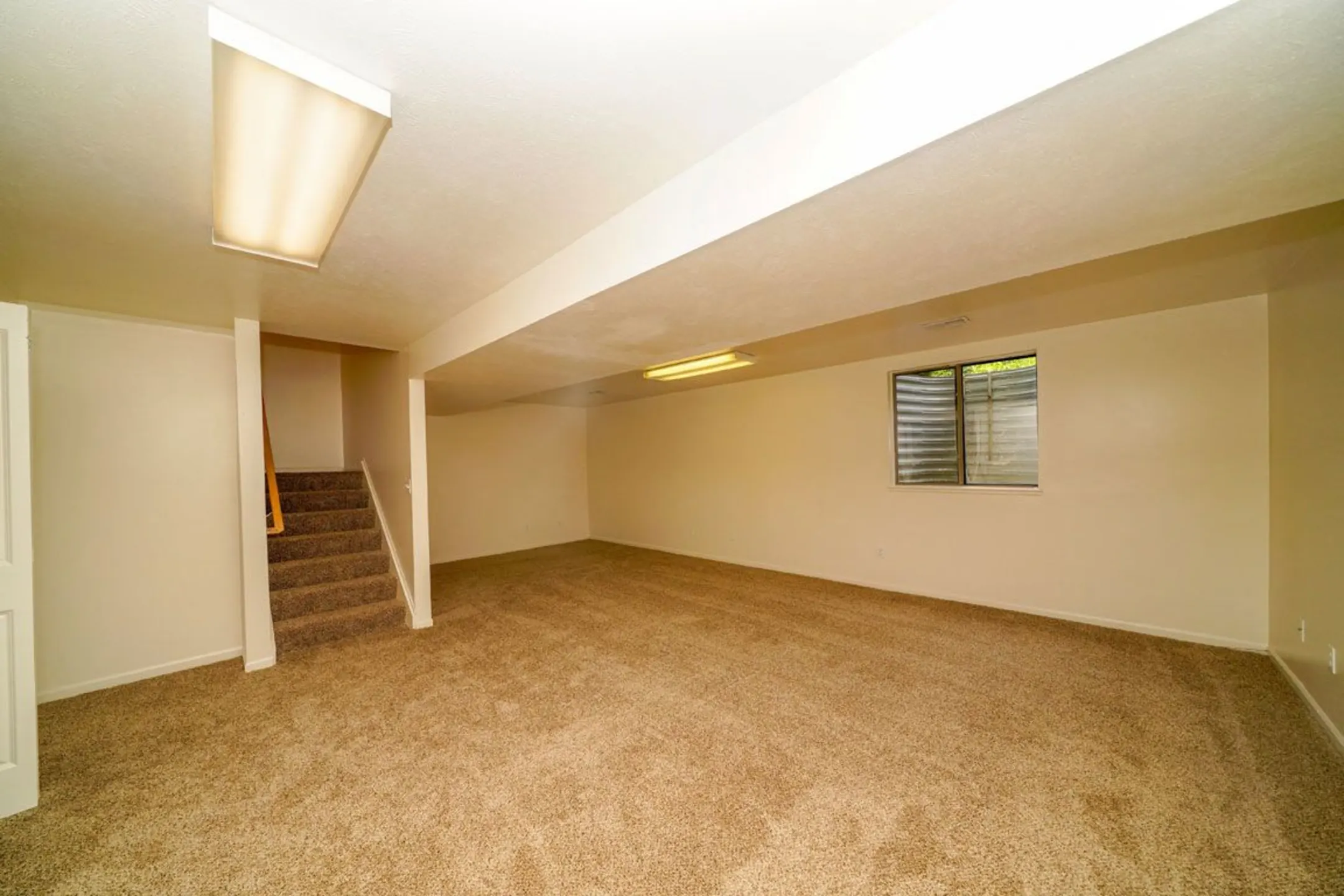 Foxwood Apartments & The Hermitage Townhomes 4805 Fox Valley Dr