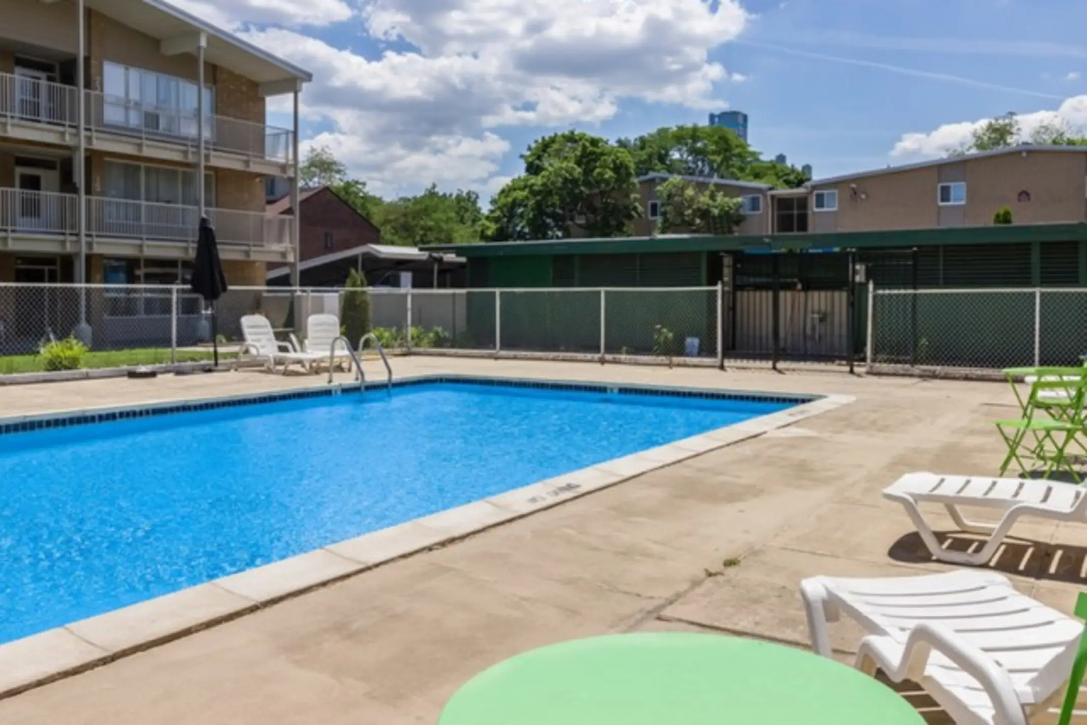 Central Park Apartments 621 Orleans St Detroit, MI Apartments for