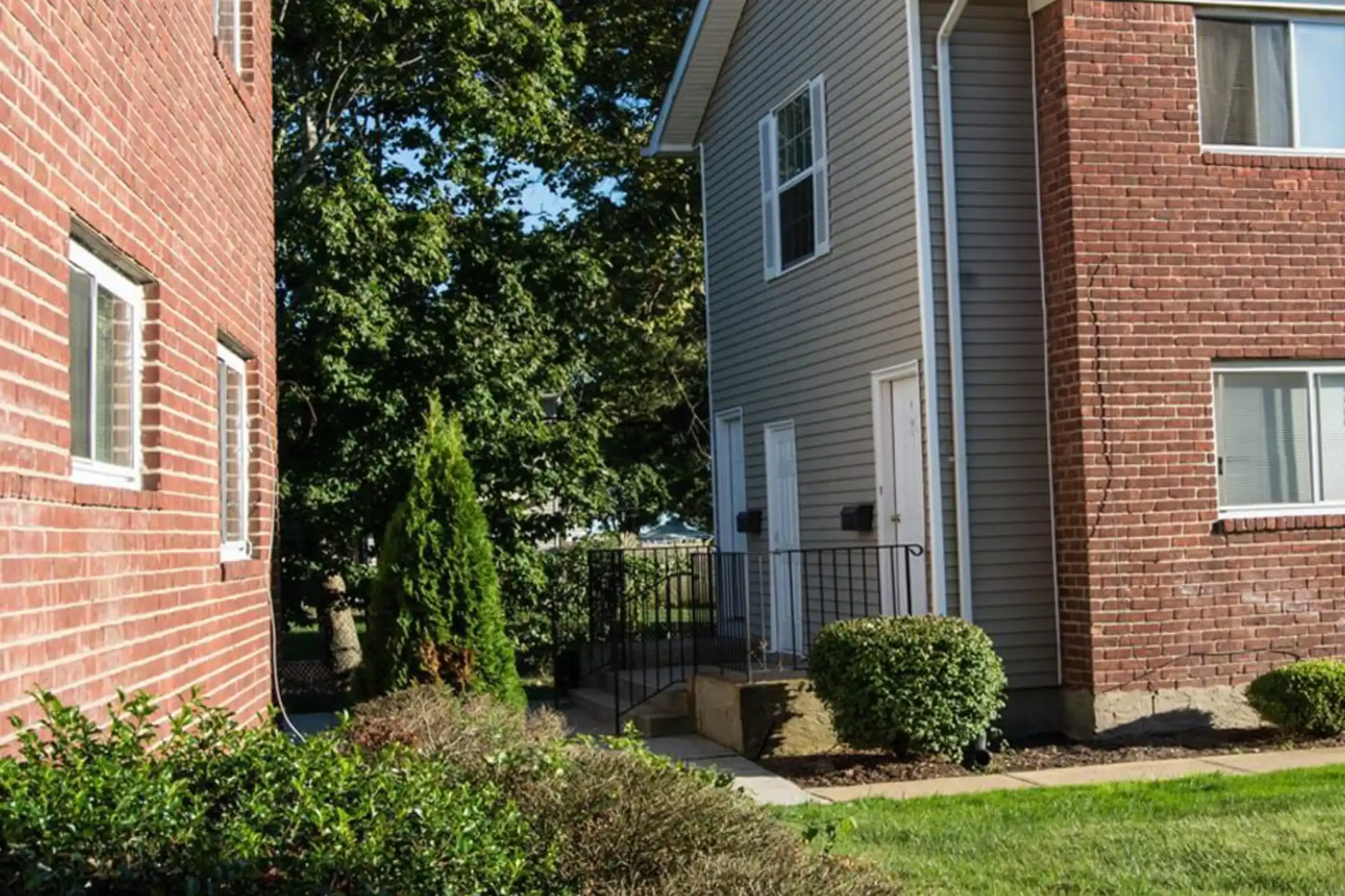 Brookwood at Bay Shore Apartments Bay Shore, NY 11706