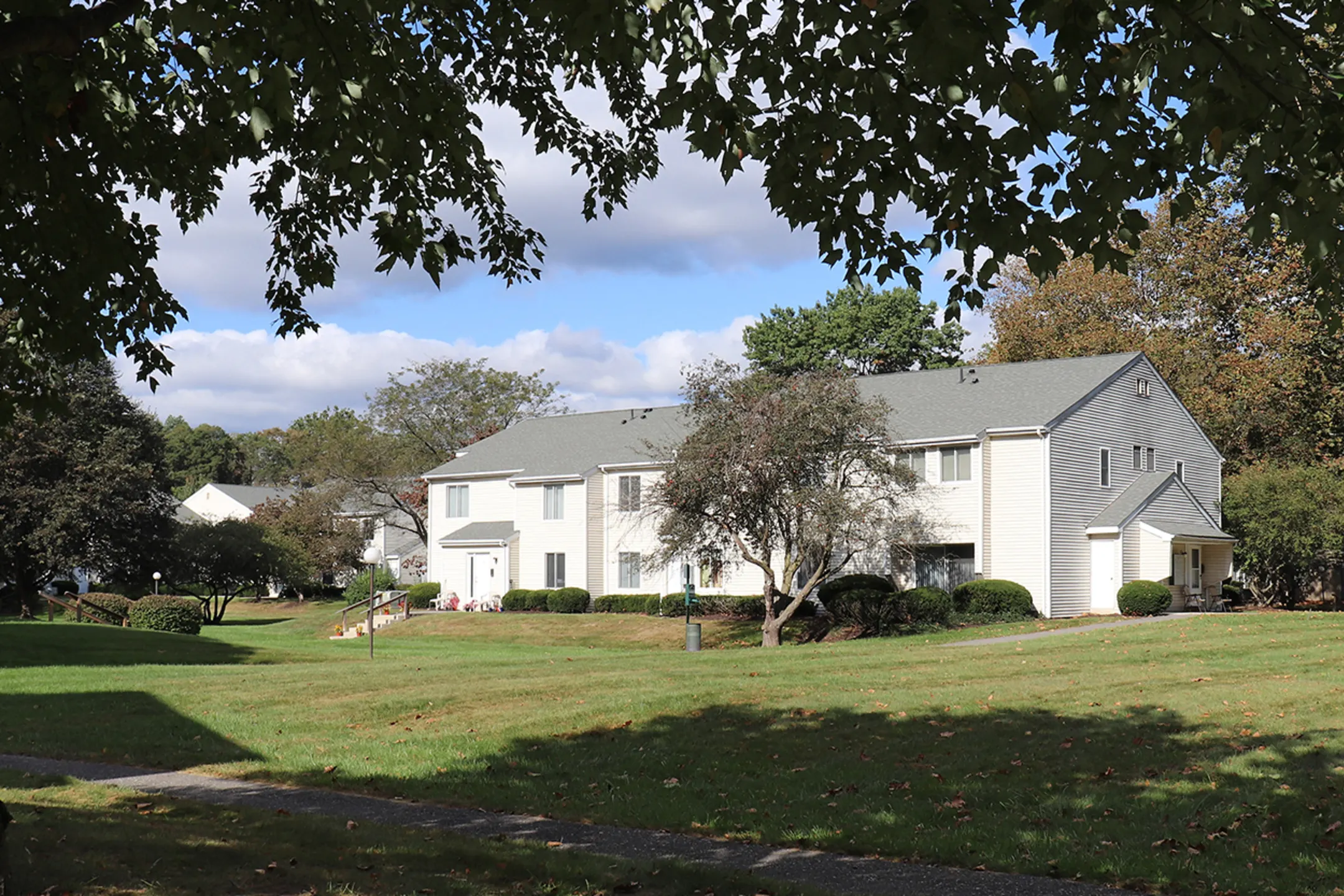 Glenbrook East Apartments 26 Waverly Dr Stroudsburg, PA Apartments
