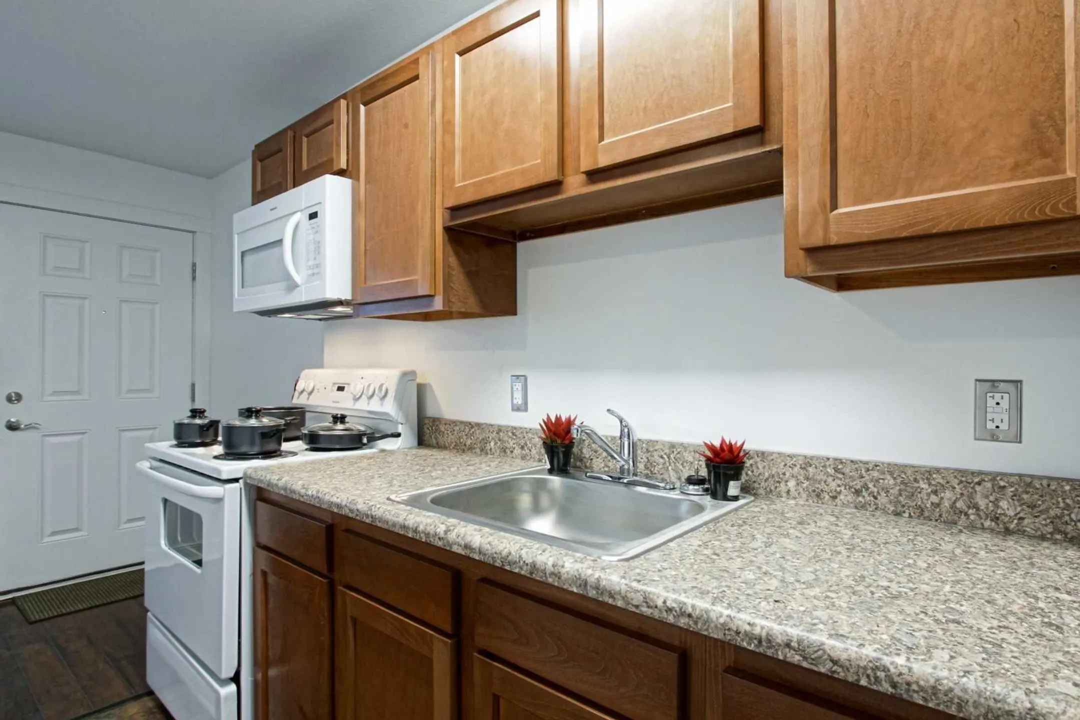 Kitchen - Woodworth Park Apartments - North Lima, OH