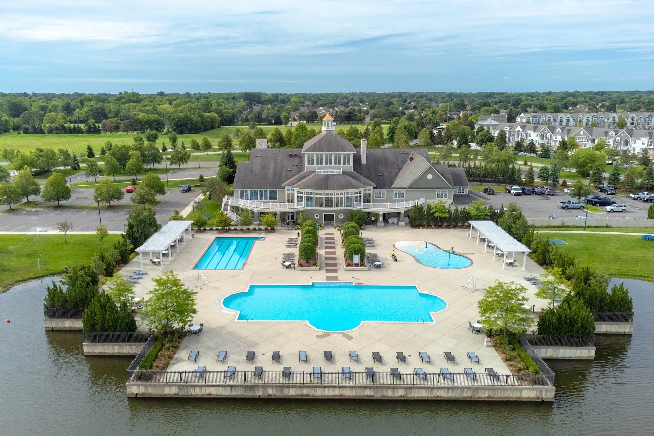 The Harbours 44530 Bayview Ave Clinton Township, MI Apartments for
