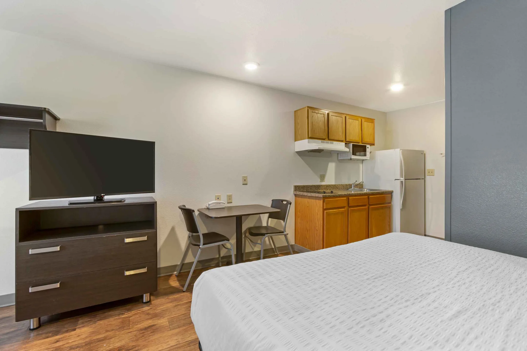 furnished-studio-phoenix-north-apartments-phoenix-az-85051