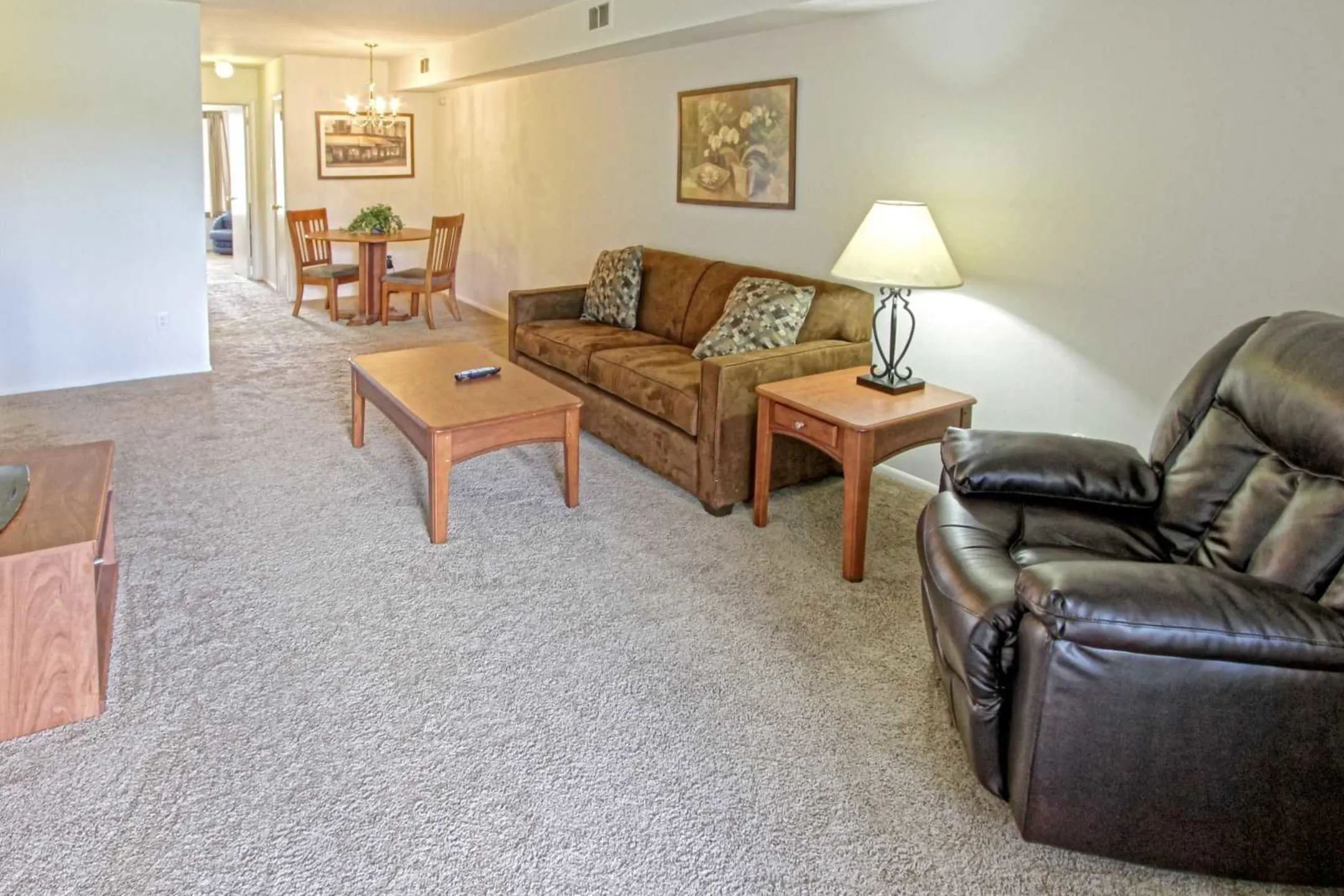 Living Room - Pennswood Apartments & Townhomes - Harrisburg, PA