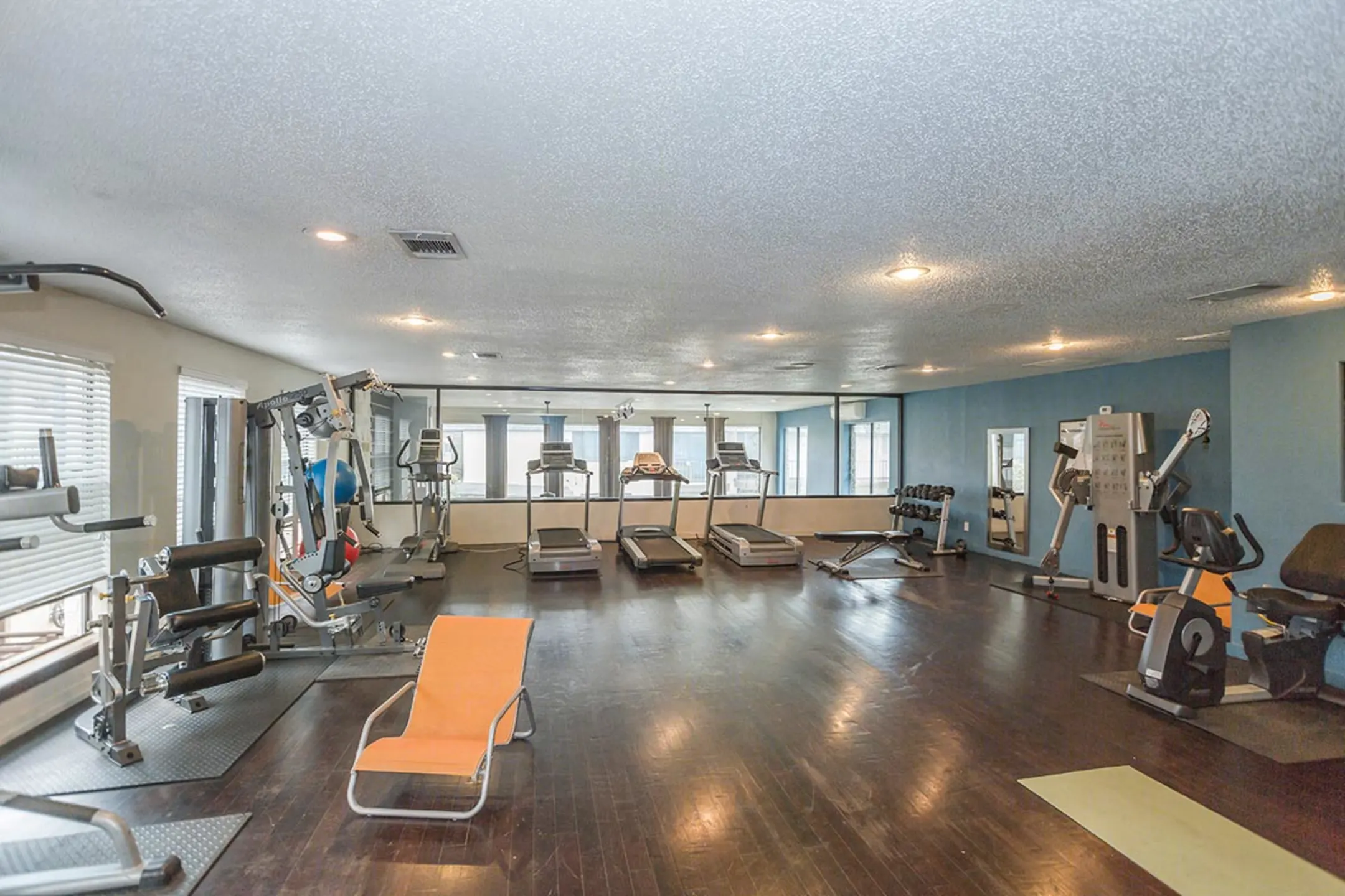 Fitness Weight Room - La Vita On Lovers Lane - Dallas, TX