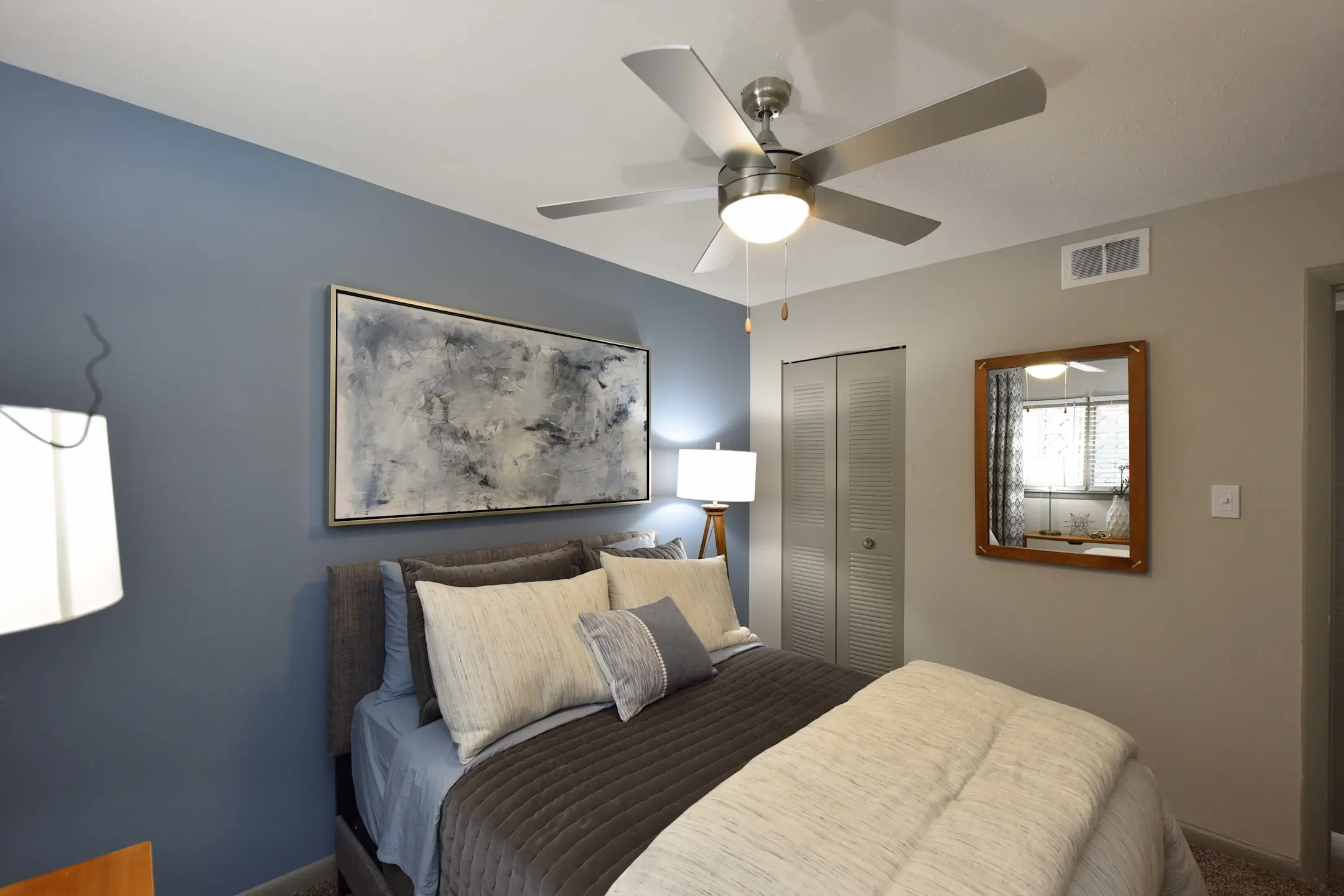 Bedroom - Fountain Square - Louisville, KY