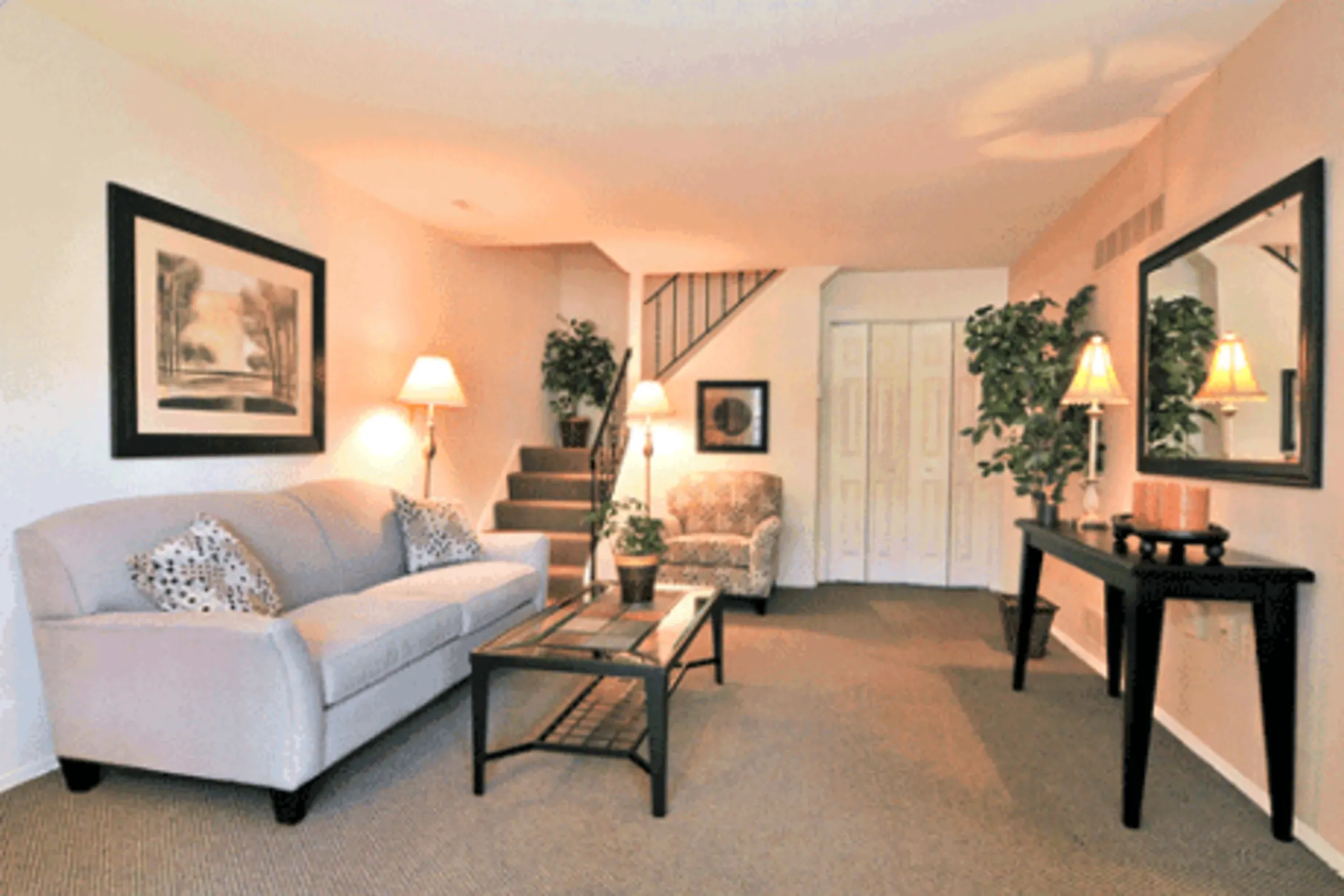 Living Room - Sunnybrook Towne Houses - Lancaster, PA