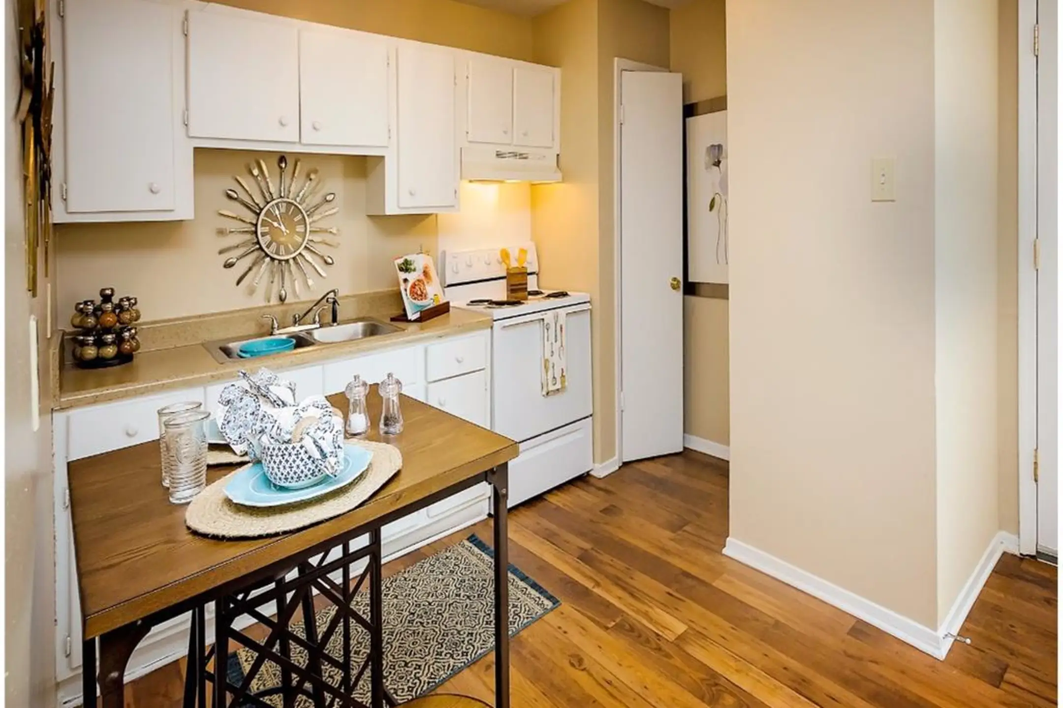 Robinwood Apartments 6001 Old Shell Rd Mobile, AL Apartments for