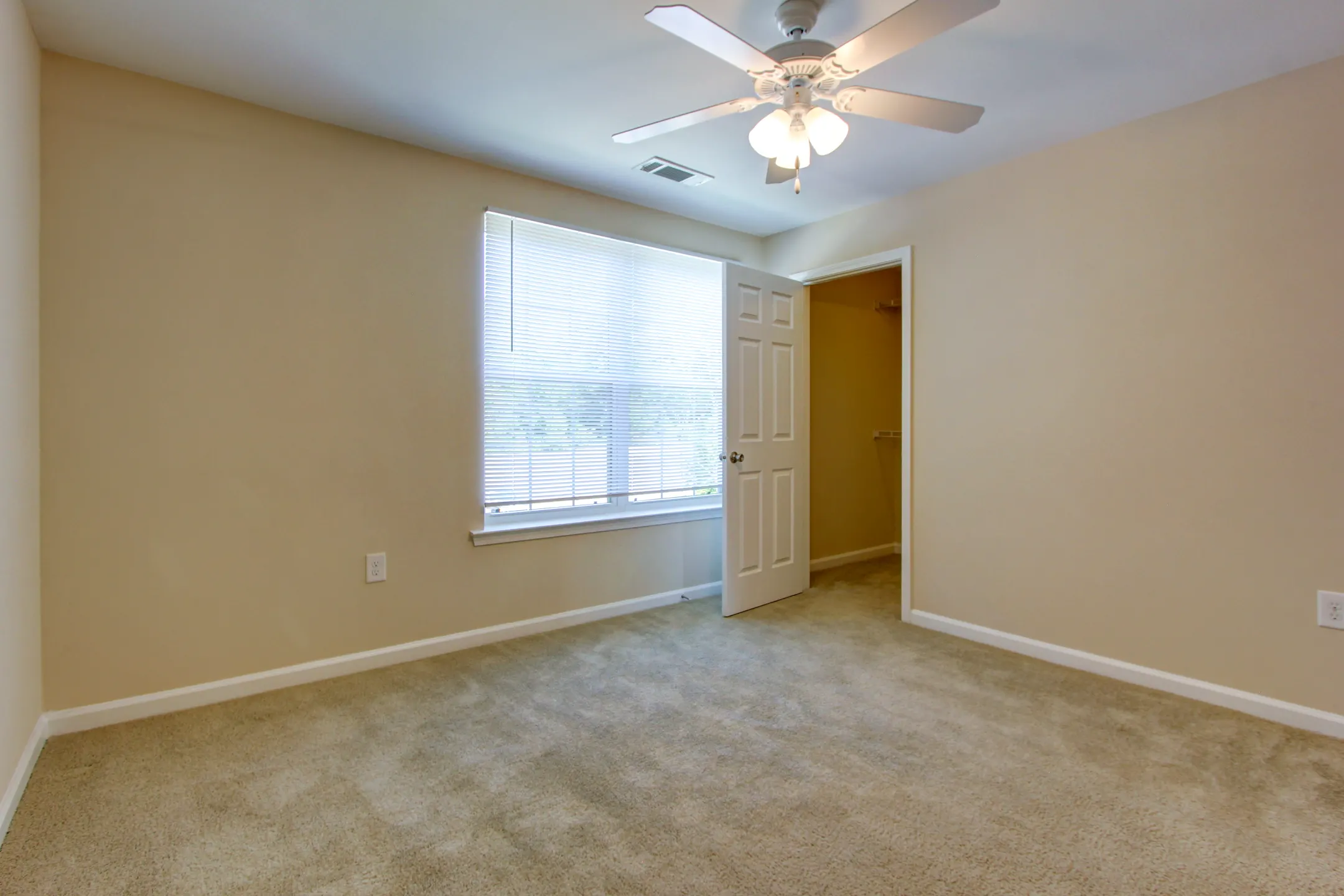 Killian Lakes Apartments & Townhomes Apartments - Columbia, SC 29203