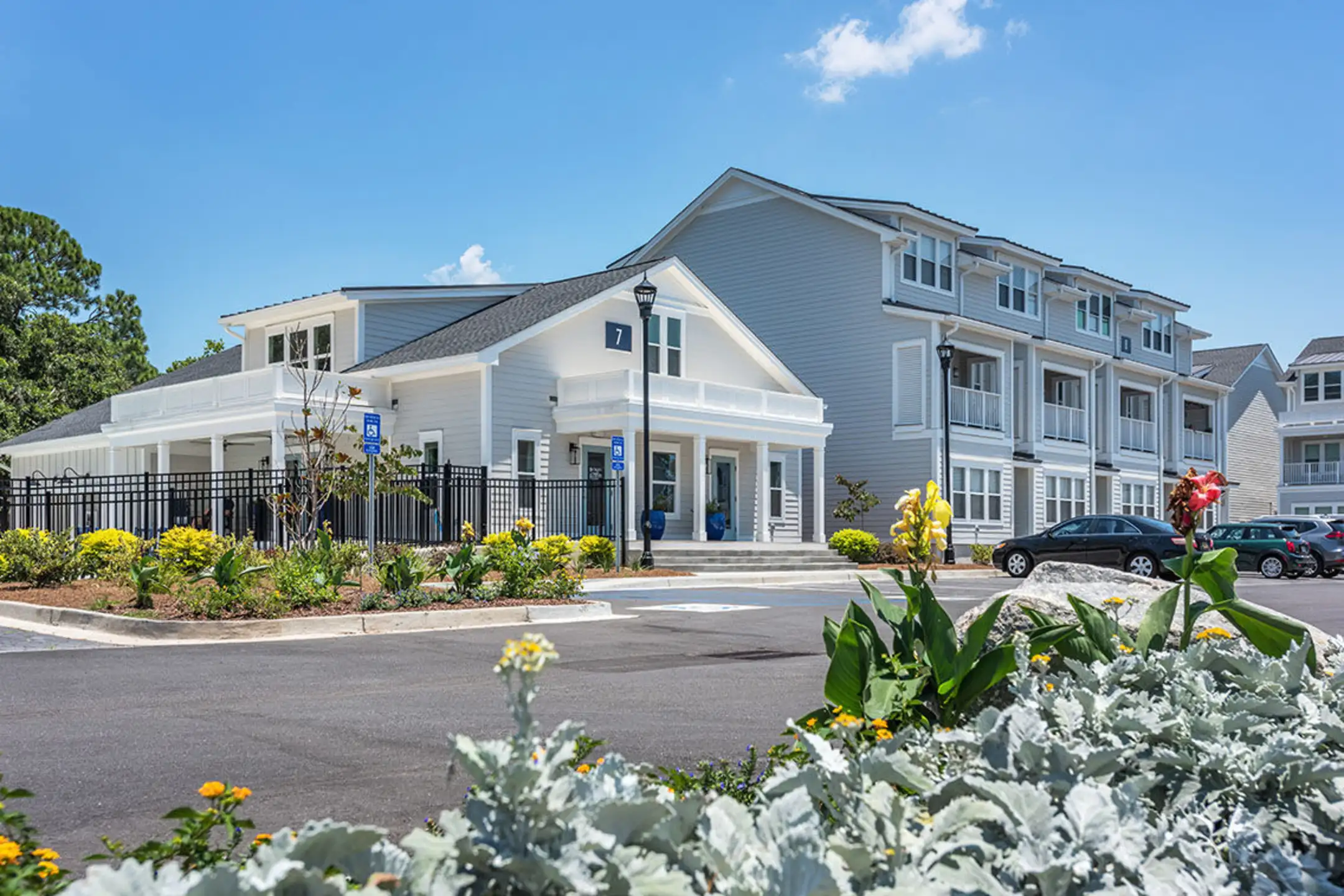 The Grove at Ardsley Park 125 E 62nd Street Savannah, GA Apartments