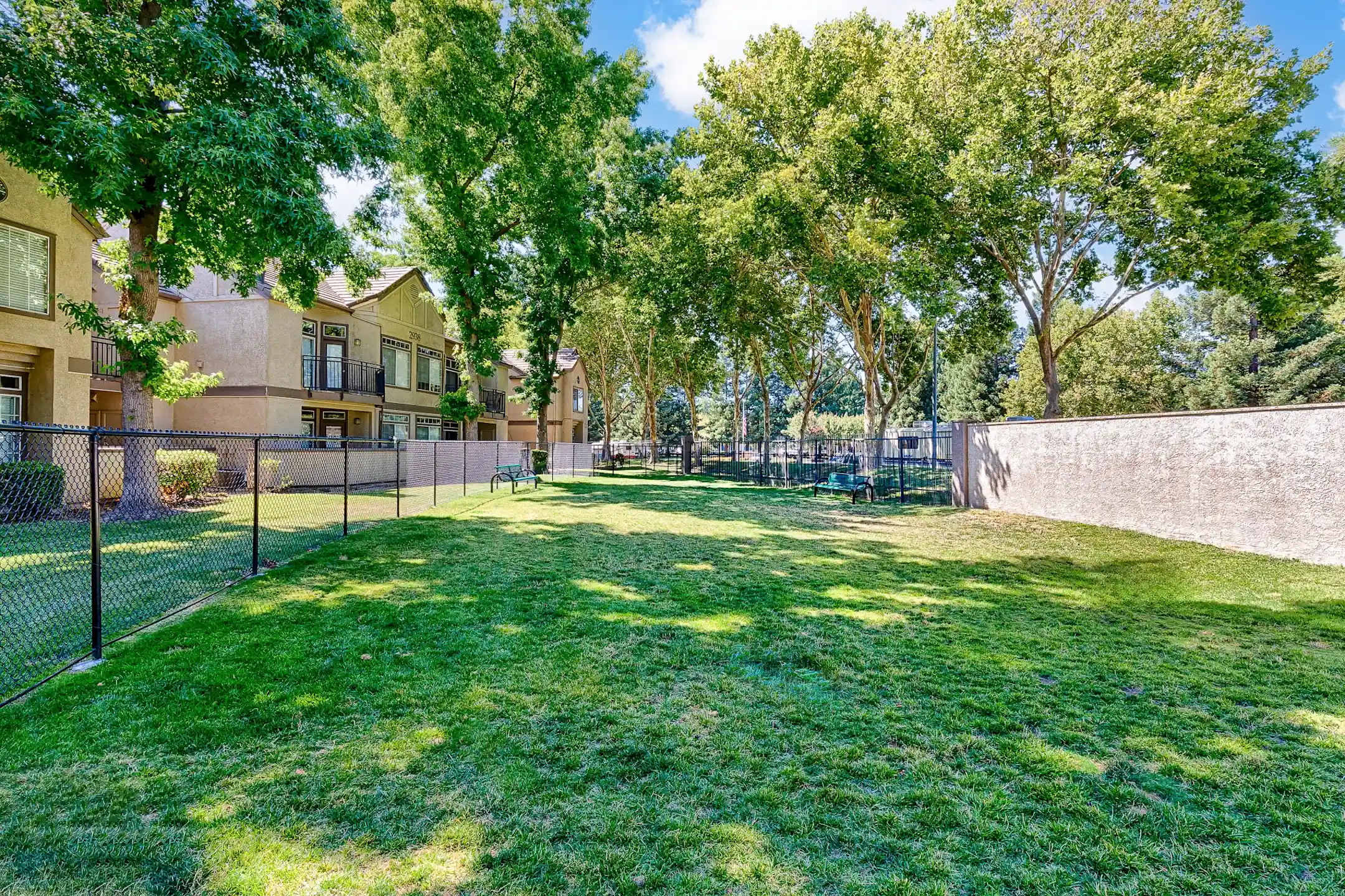 Larkspur Woods 2900 Weald Way Sacramento, CA Apartments for Rent