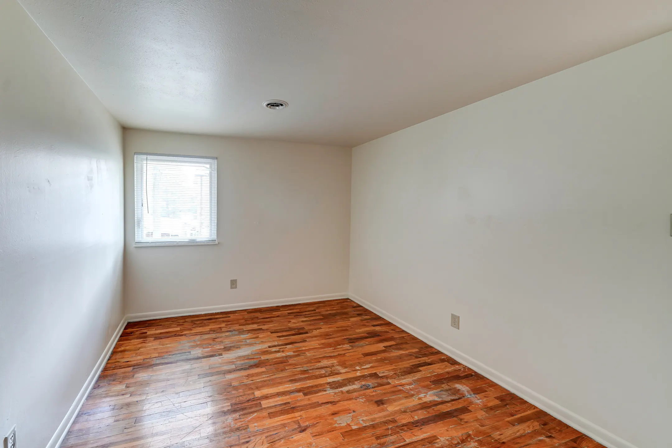 Broad Ripple Trails 5220 Luzzane Ln Indianapolis, IN Apartments for