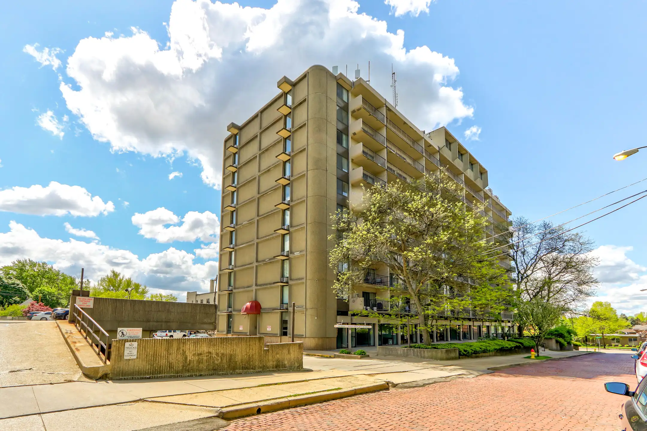 Highland Square Apartments Akron, OH 44303