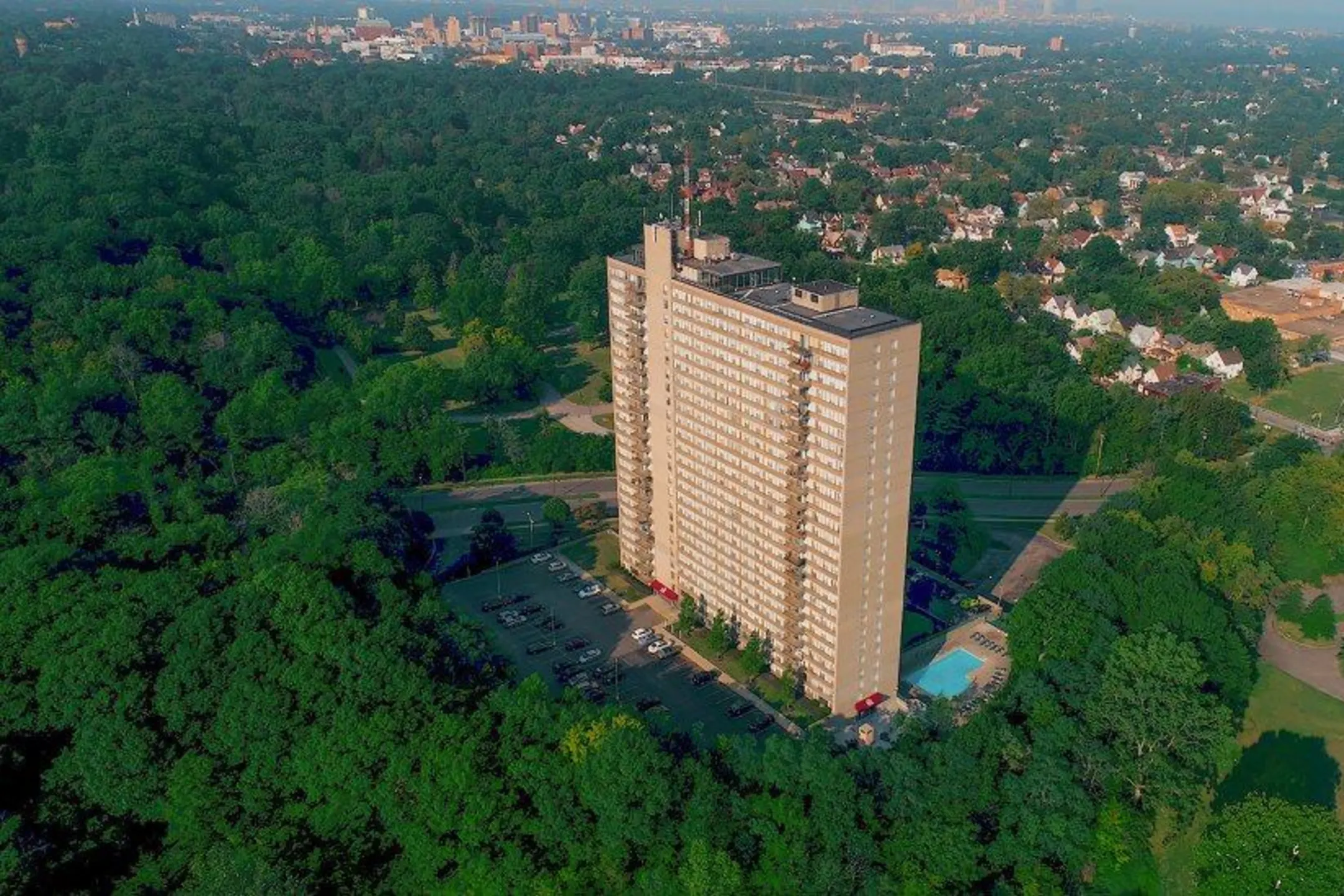 Lake Park Tower Apartments - Cleveland, OH