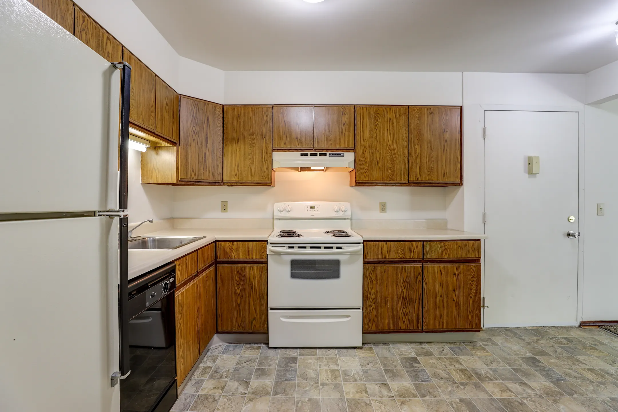 Silver Creek Apartments 11883 Silver Creek Dr Birch Run, MI