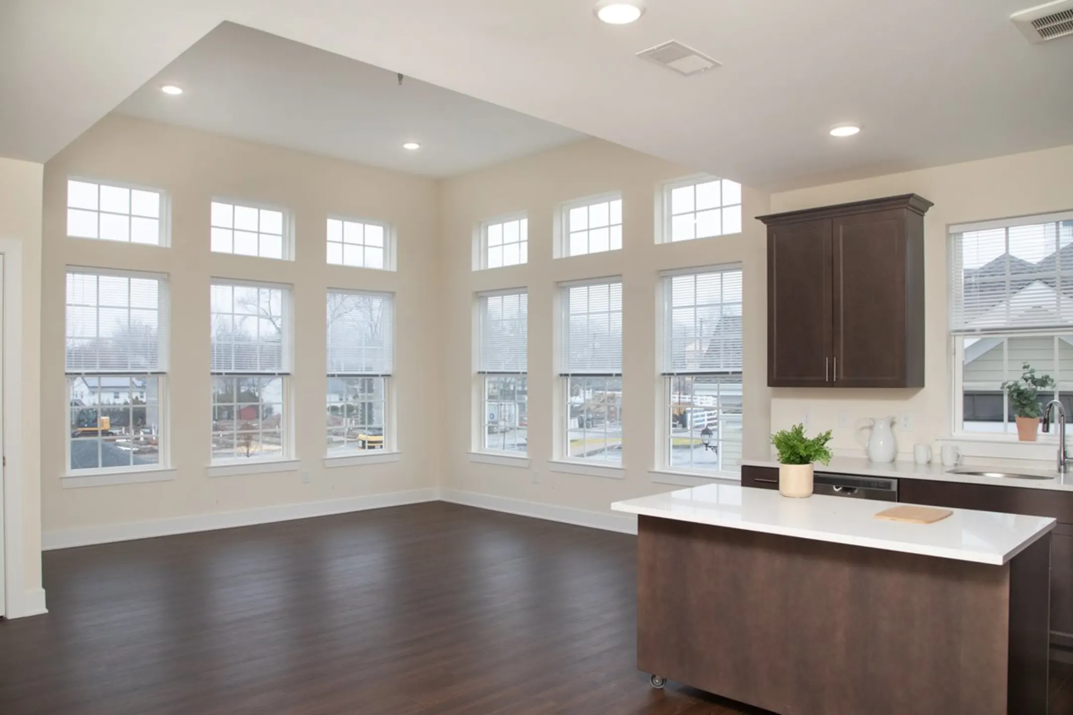 Washington Promenade 546 Washington Ave Dumont, NJ Apartments for