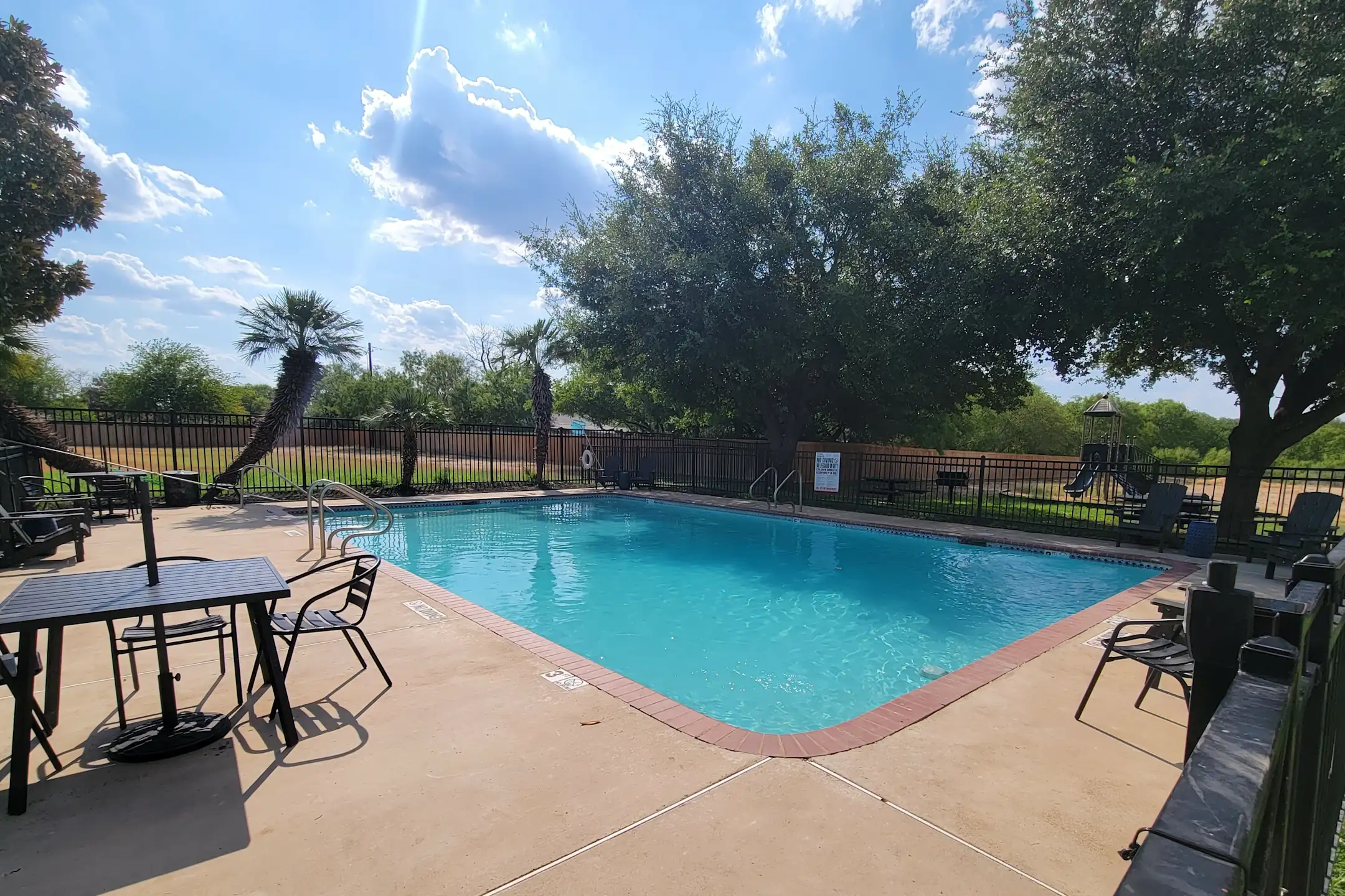 Granada Place Apartments Uvalde, TX 78801