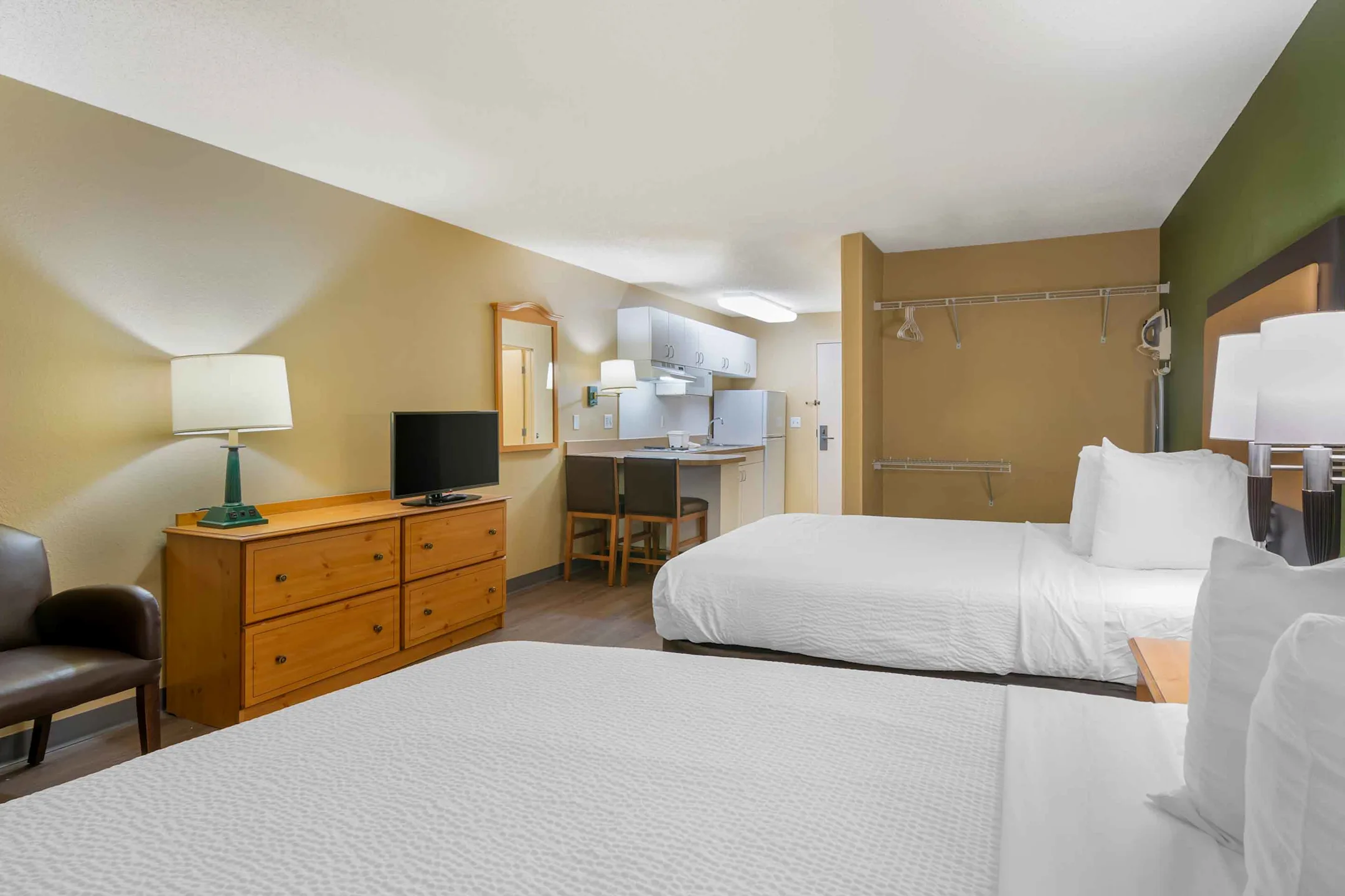 Bedroom - Furnished Studio - Kansas City - Country Club Plaza - Kansas City, MO