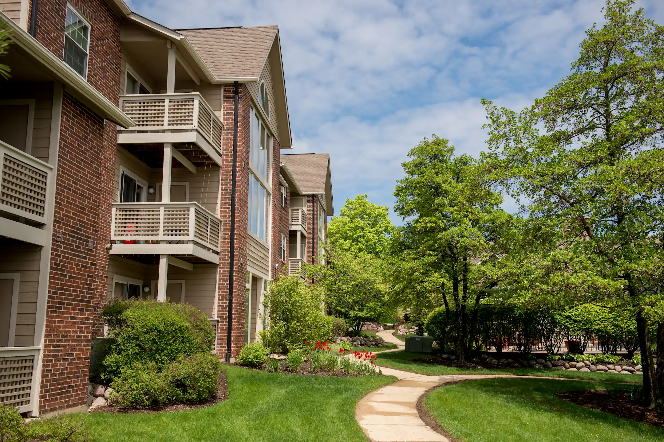 The Lakes Of Schaumburg Apartments Schaumburg, IL 60173