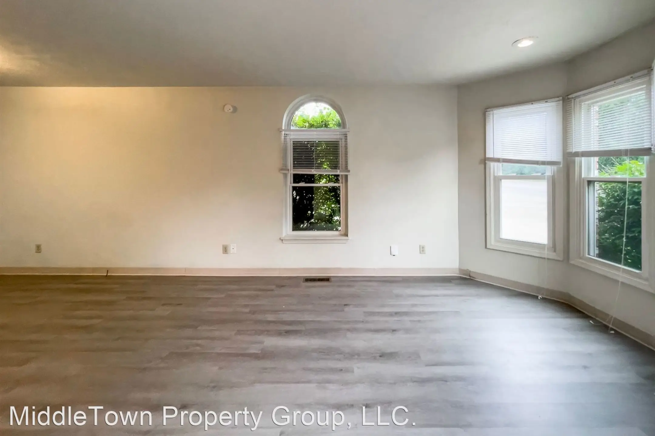 Living Room - Beacon Hill Apartments - Muncie, IN