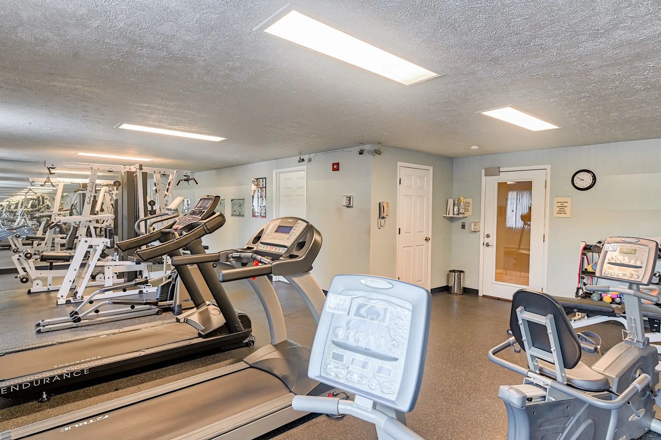 Chateau Perry Apartments 951 Perry Hwy Pittsburgh, PA Apartments