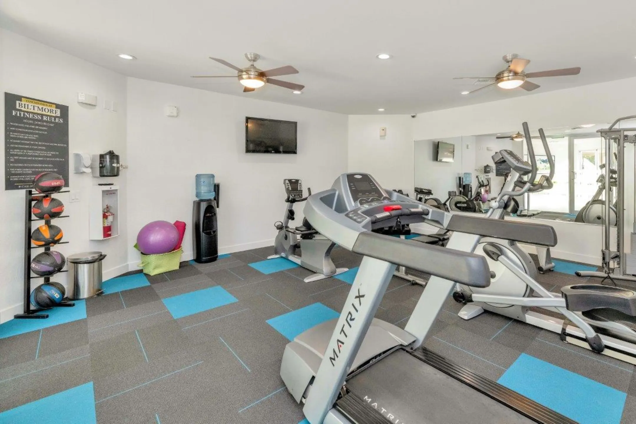 Fitness Weight Room - The Townhomes At Biltmore - Phoenix, AZ