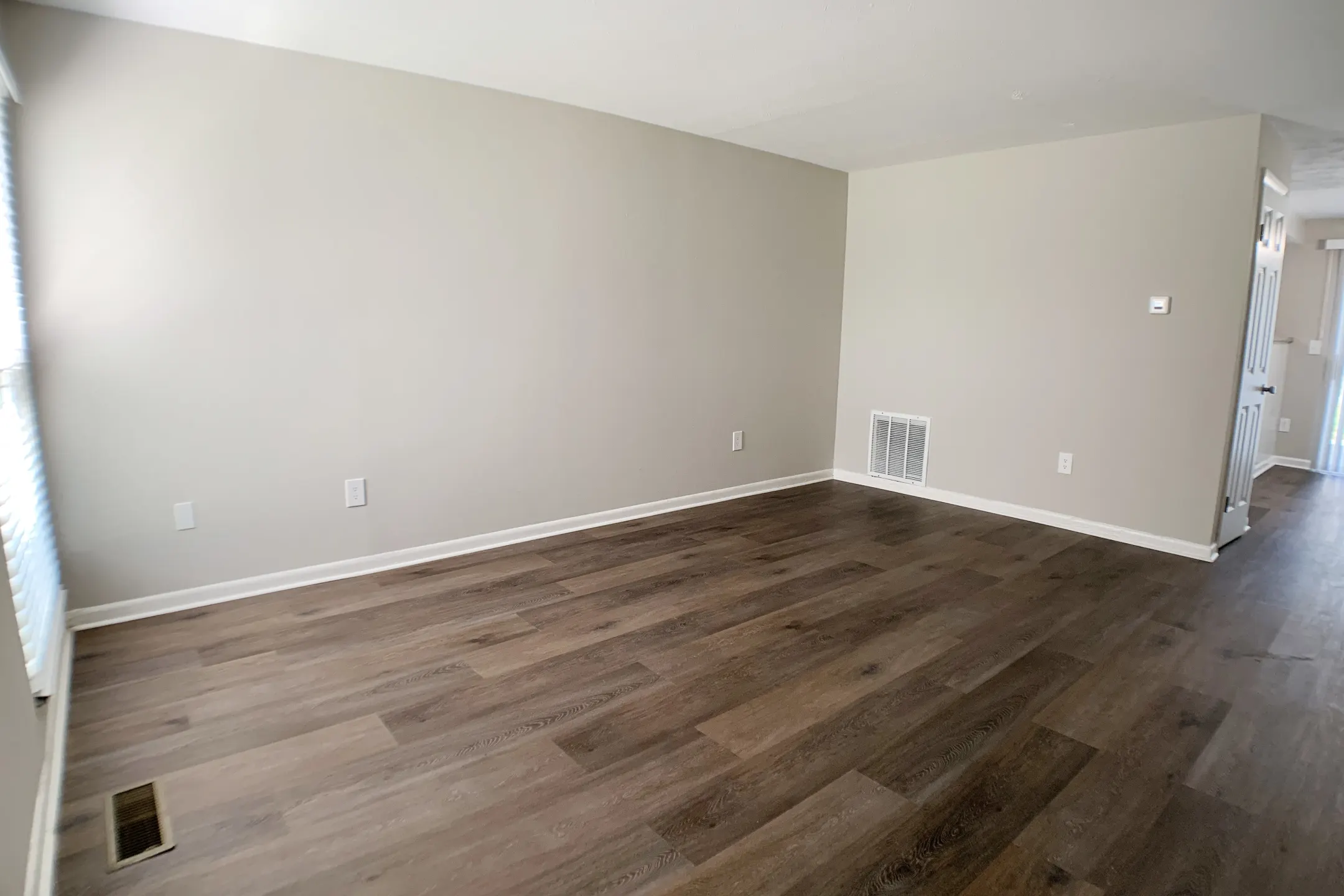 Living Room - Miamisburg By The Mall - Miamisburg, OH