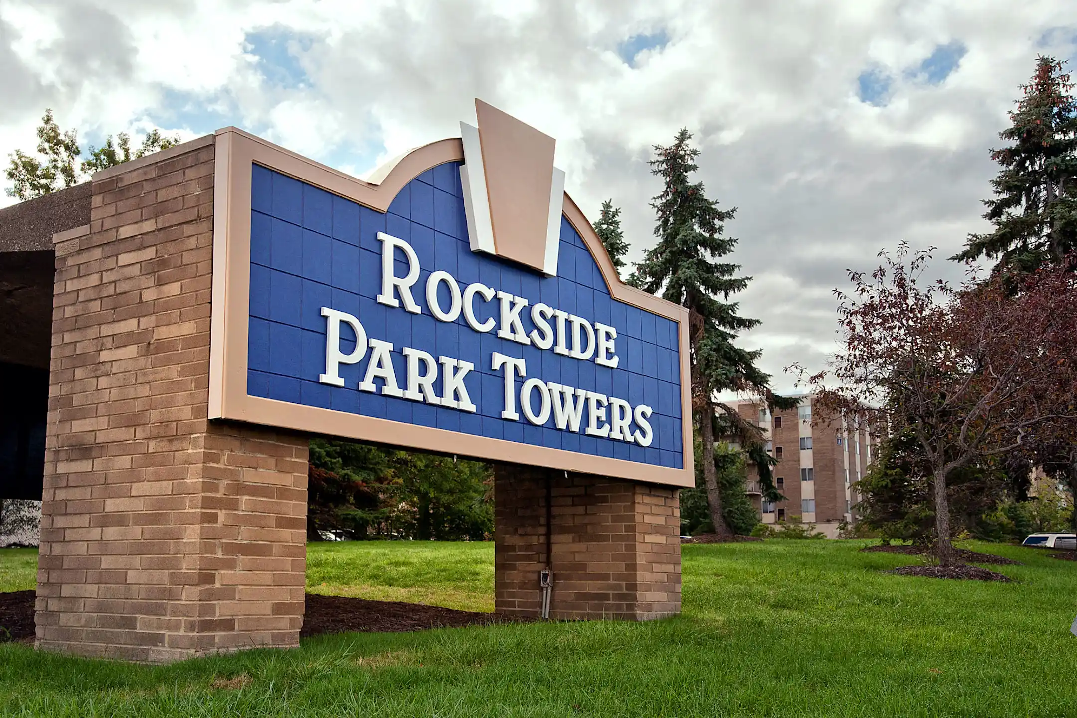 Community Signage - Rockside Park Towers - Bedford, OH